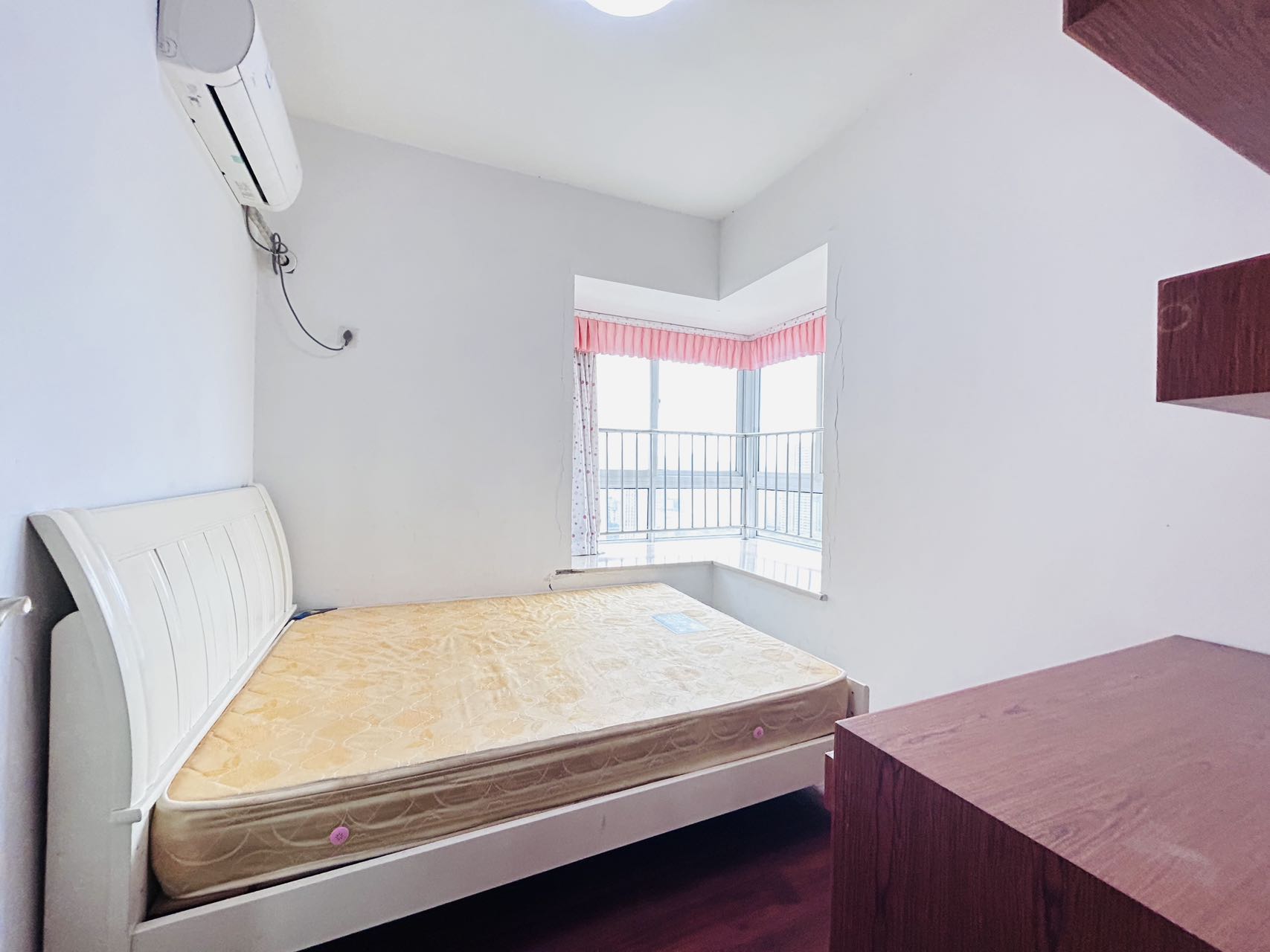 上河国际C区  3室2厅1卫   2600.00元/月室内图