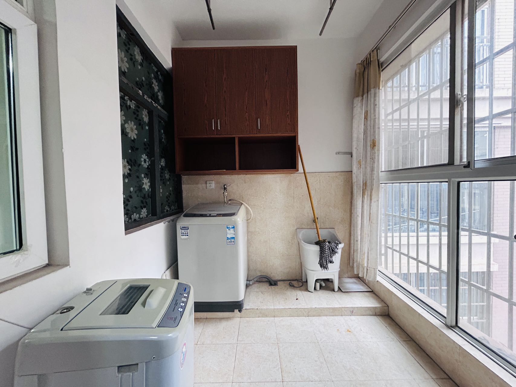 上河国际C区  3室2厅1卫   2600.00元/月室内图
