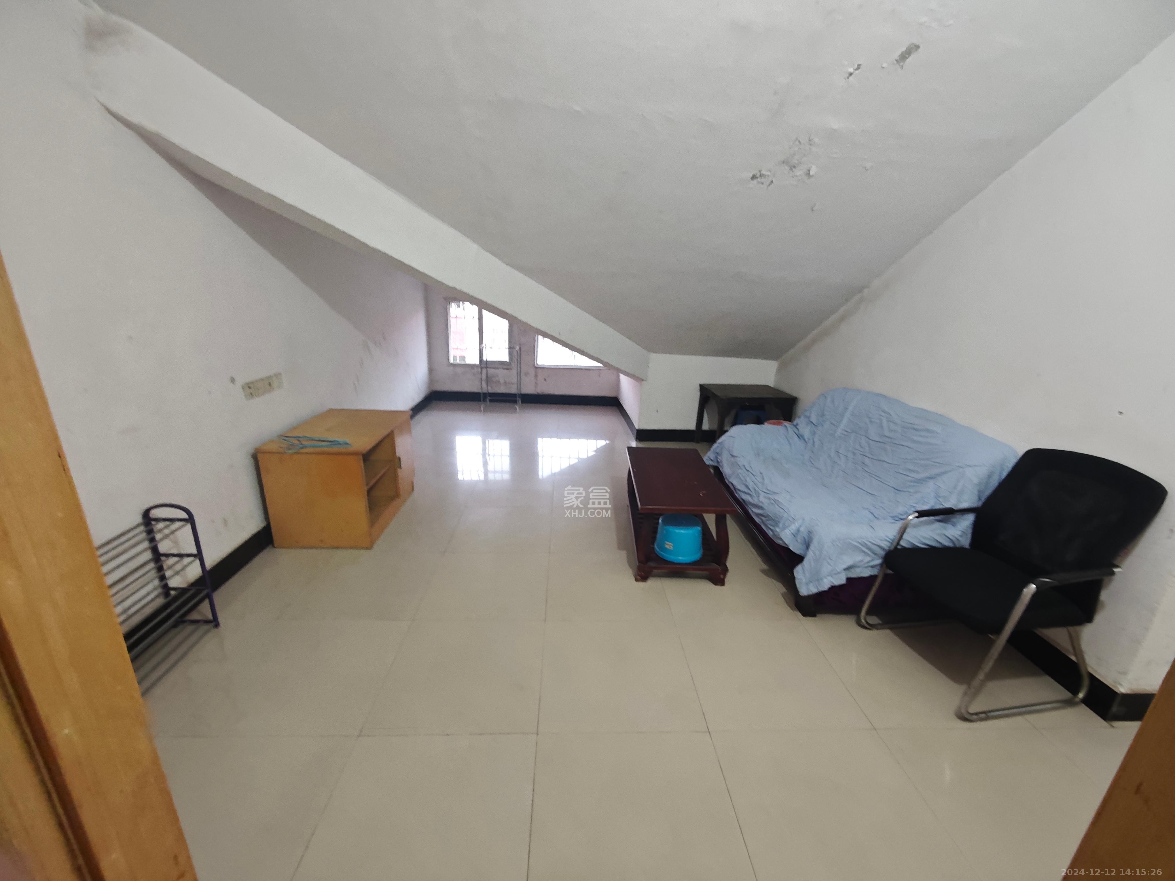 洞井一小区 1室1厅1卫 700.0元/月 洞井一小区 1室1厅1卫 700.0元/月室内图