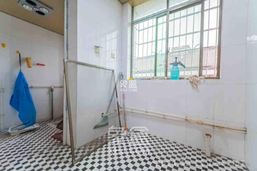 城东安置区(星城社区) 3室2厅1卫 1600.0元/月 城东安置区(星城社区) 3室2厅1卫 1600.0元/月室内图