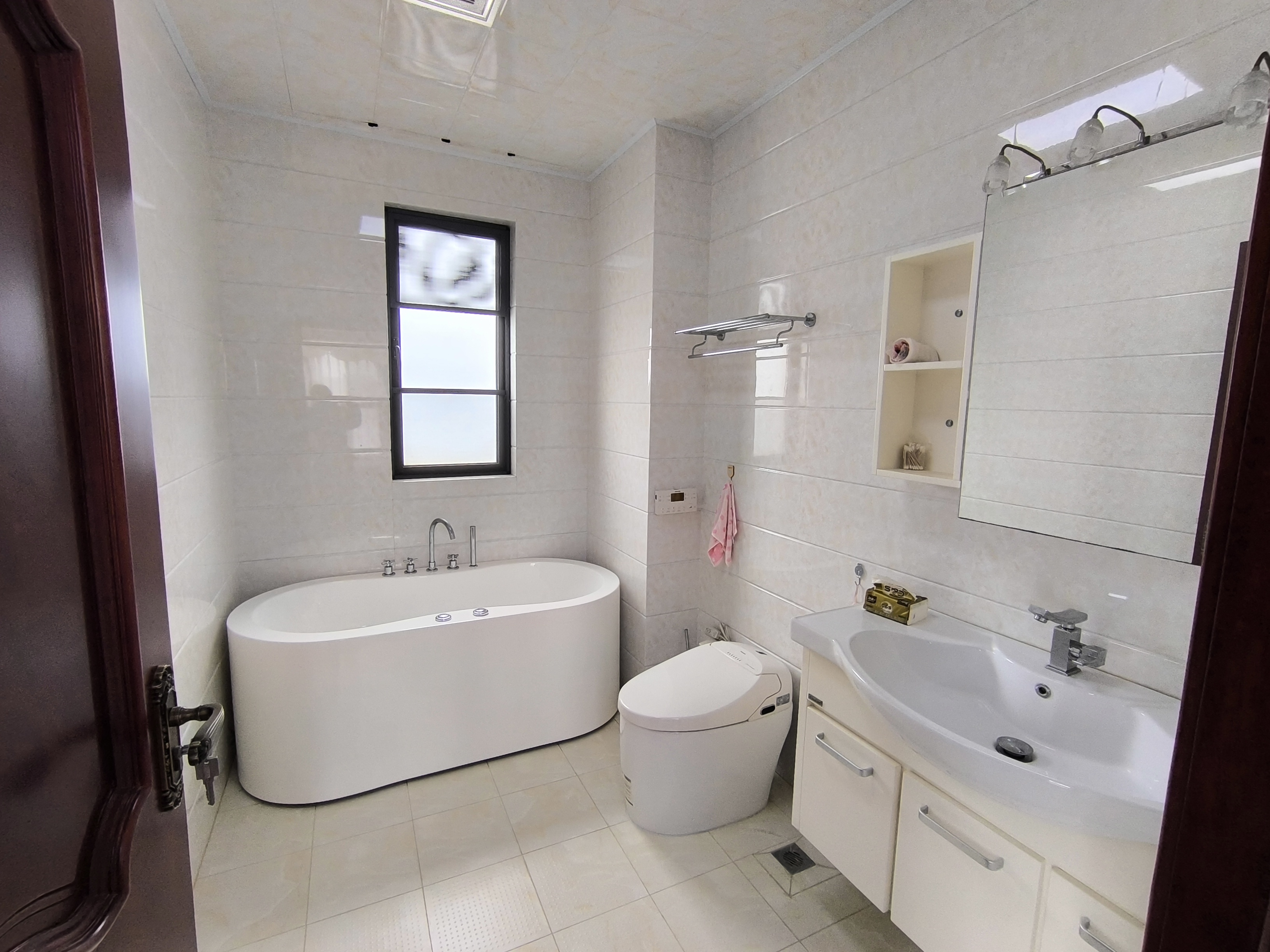 九鼎水郡  3室2厅2卫    3200.0元/月 九鼎水郡  3室2厅2卫    3200.0元/月室内图