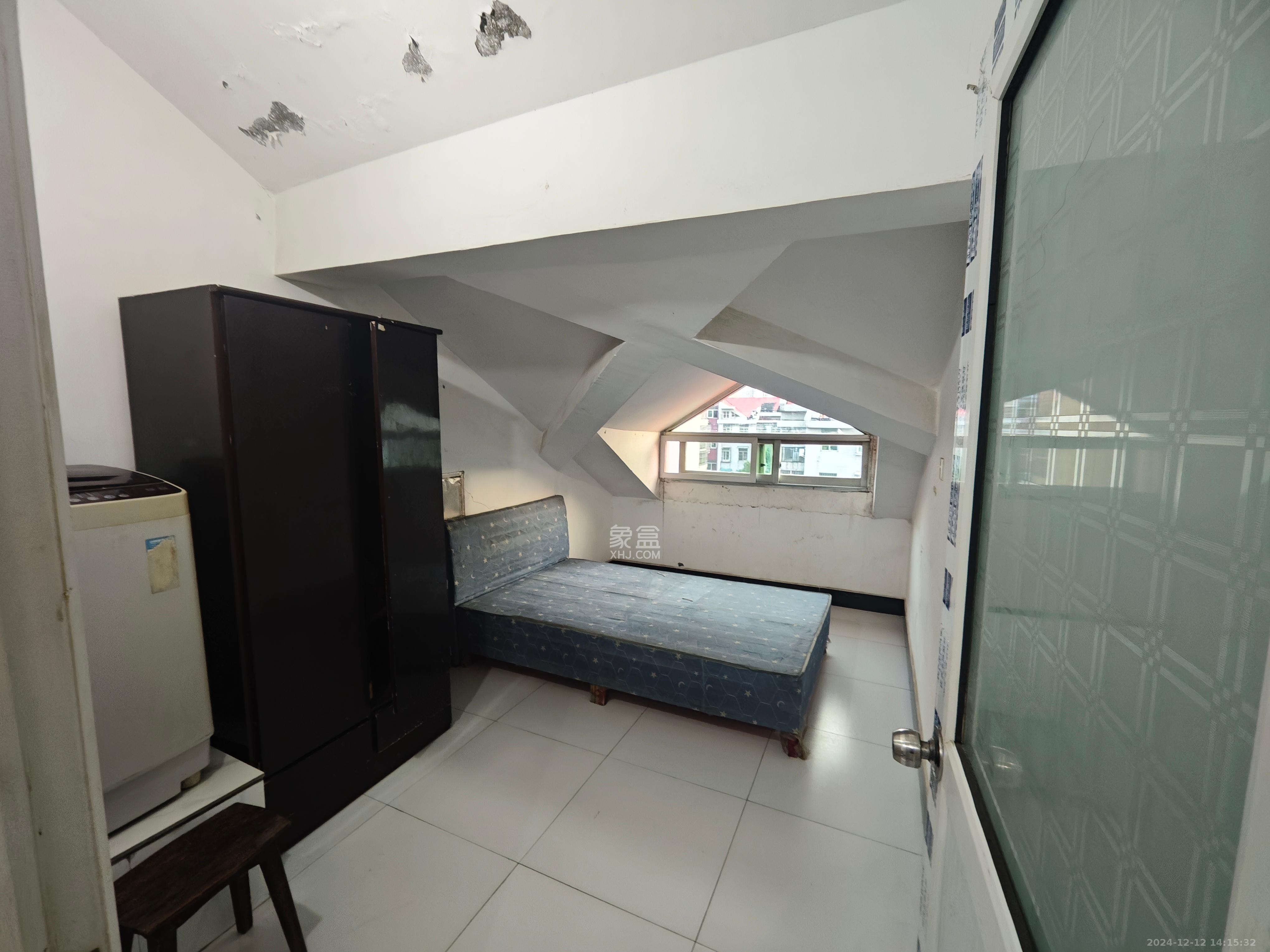 洞井一小区 1室1厅1卫 700.0元/月 洞井一小区 1室1厅1卫 700.0元/月室内图