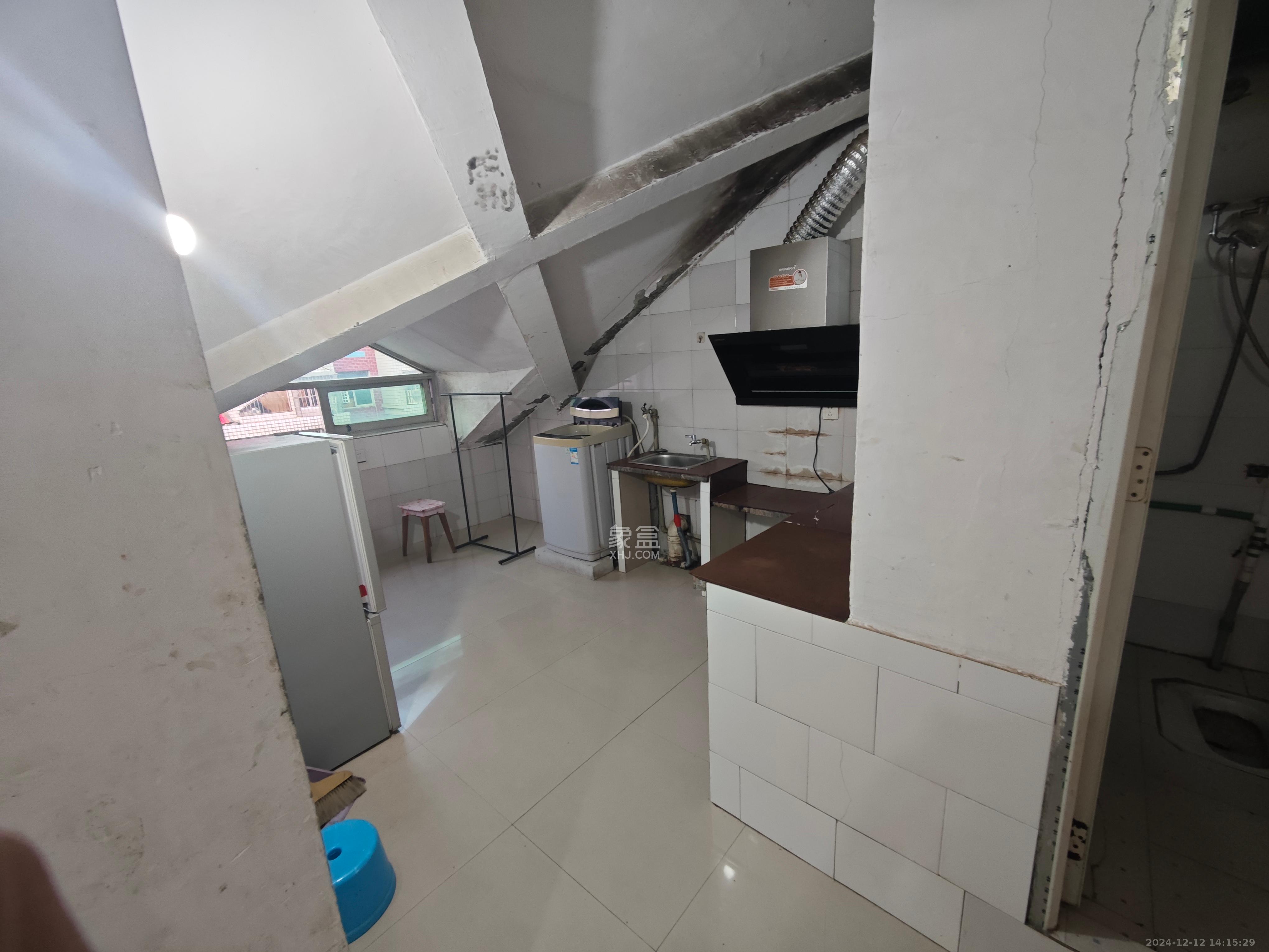 洞井一小区 1室1厅1卫 700.0元/月 洞井一小区 1室1厅1卫 700.0元/月室内图