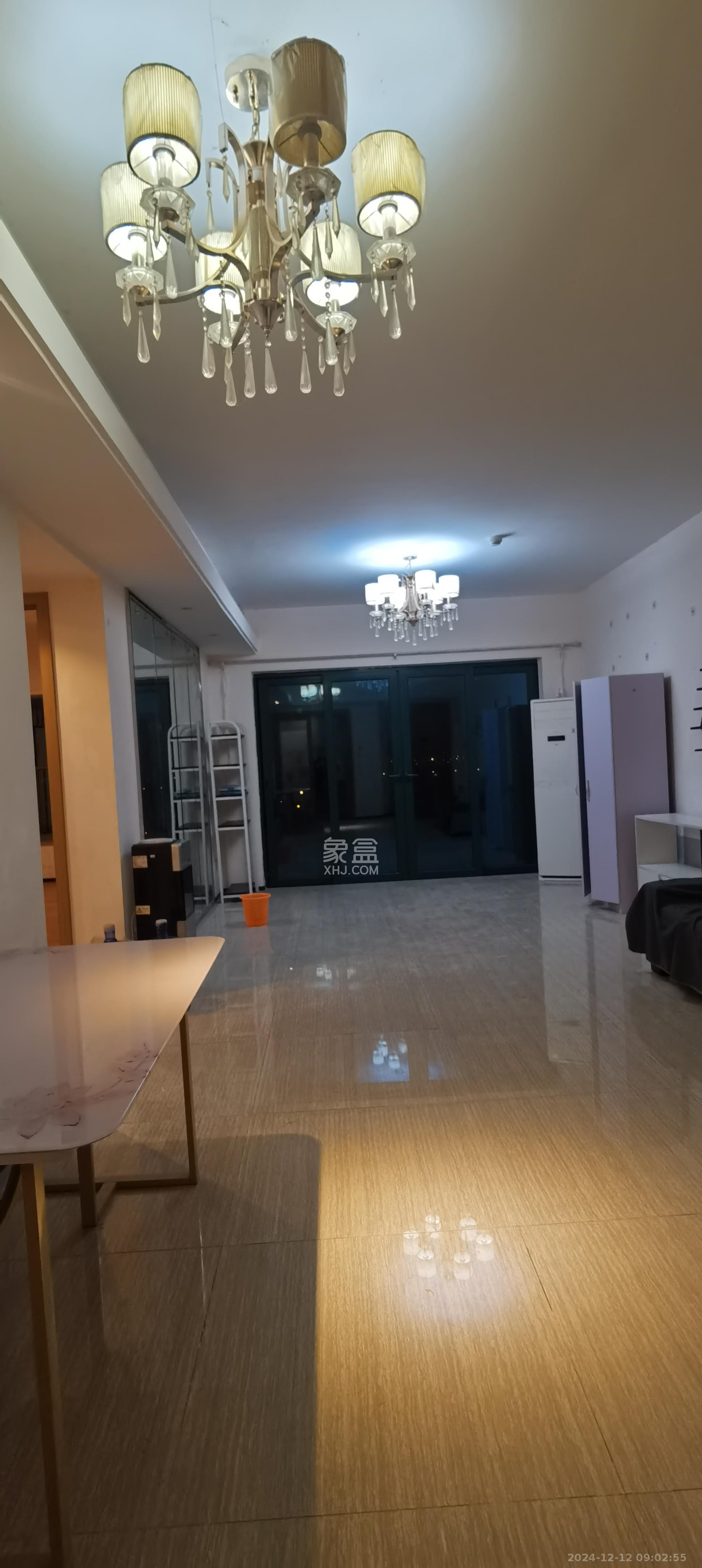 恒大翡翠华庭  2室1厅1卫   2100.00元/月