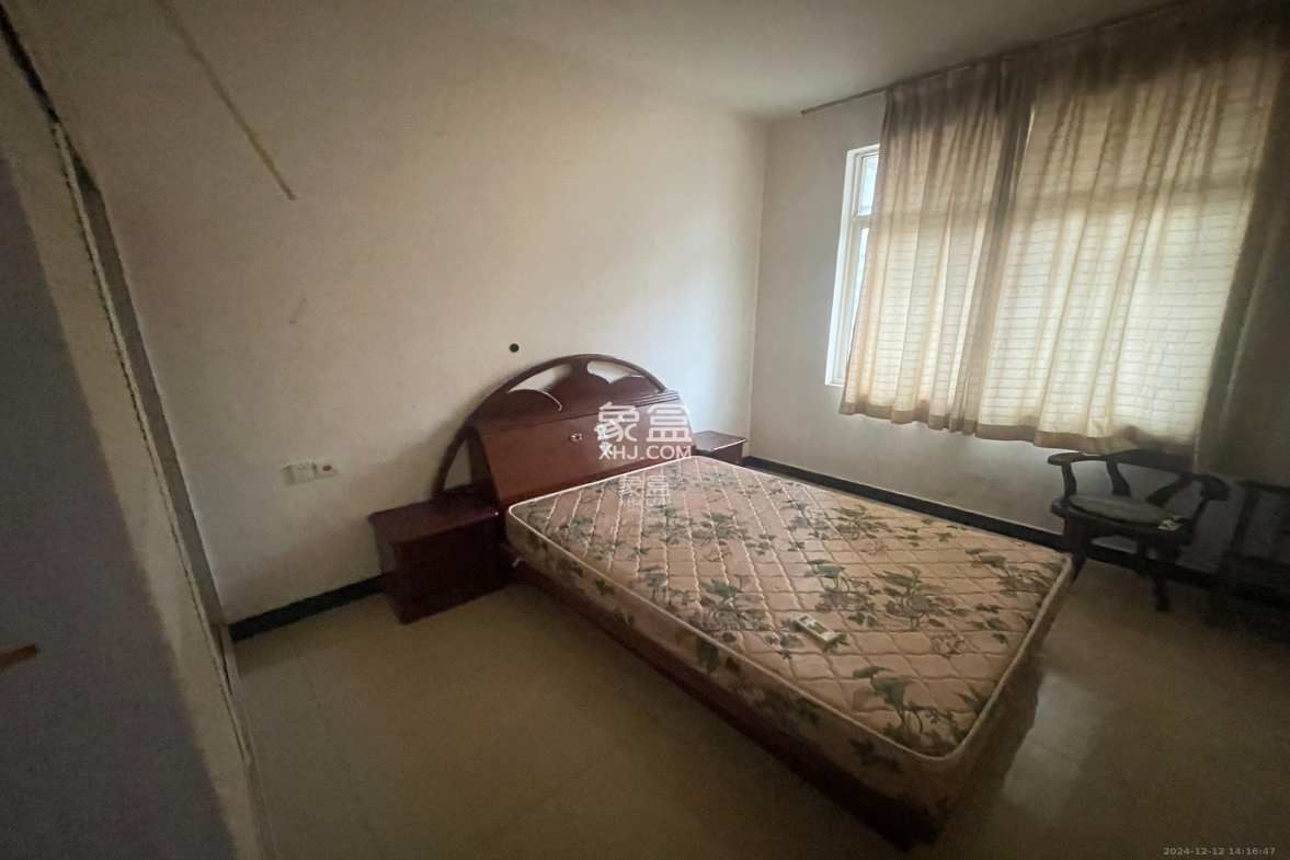 洞井二小区  1室0厅0卫    1500.0元/月 洞井二小区  1室0厅0卫    1500.0元/月室内图