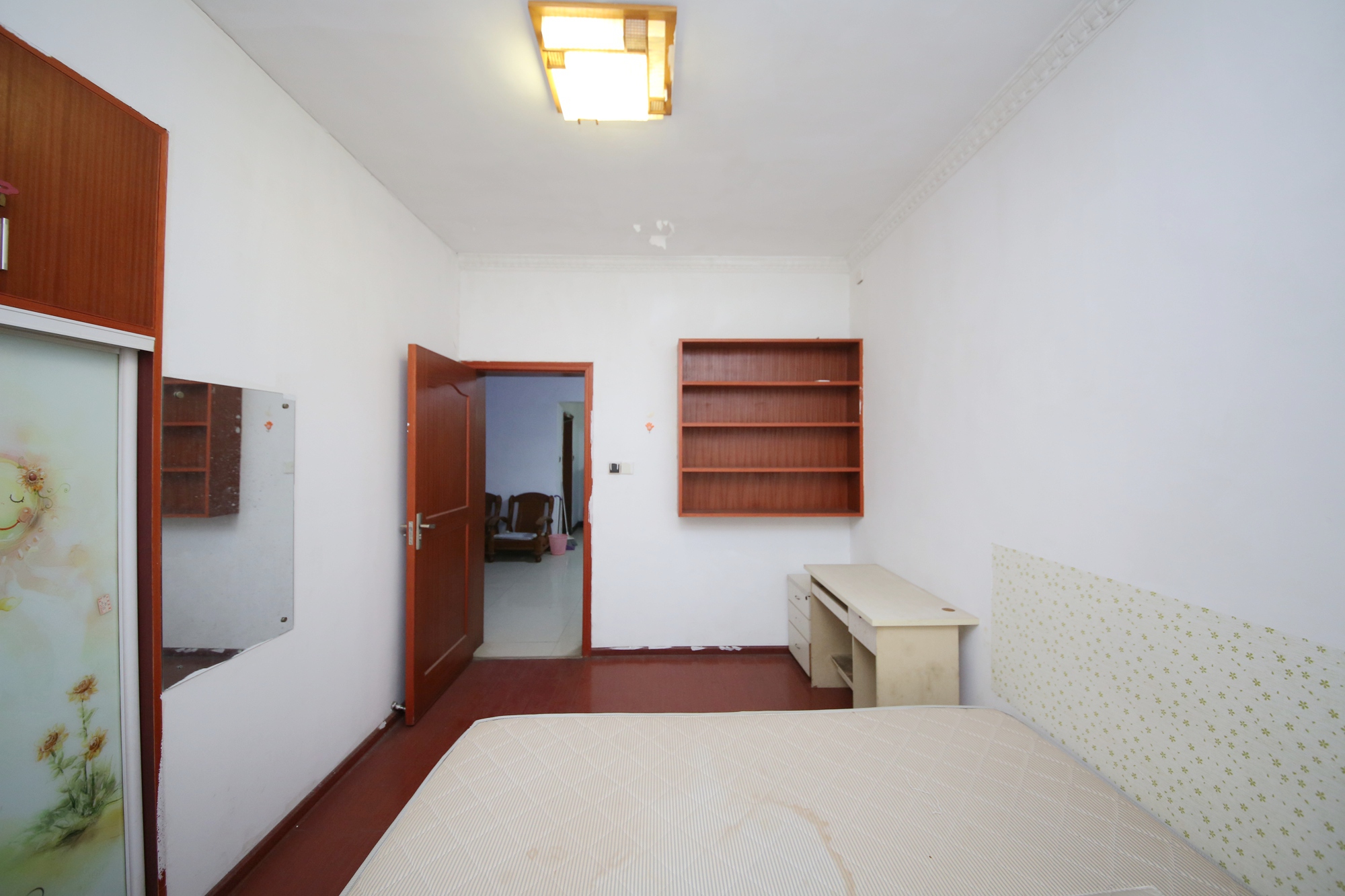 建湘南路153号  2室1厅1卫   59.80万卧室