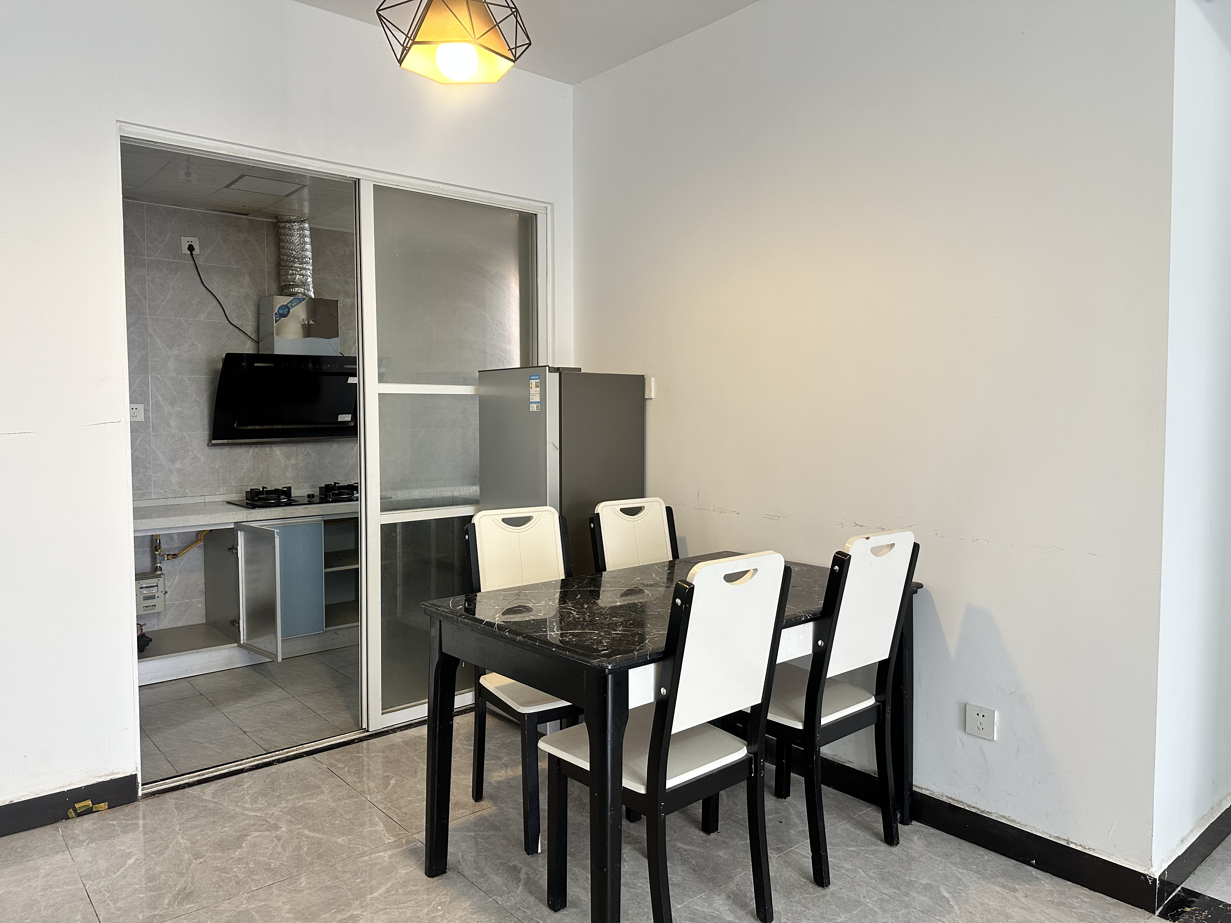 金湘苑(星澜之悦) 4室2厅2卫 2200.0元/月 金湘苑(星澜之悦) 4室2厅2卫 2200.0元/月室内图