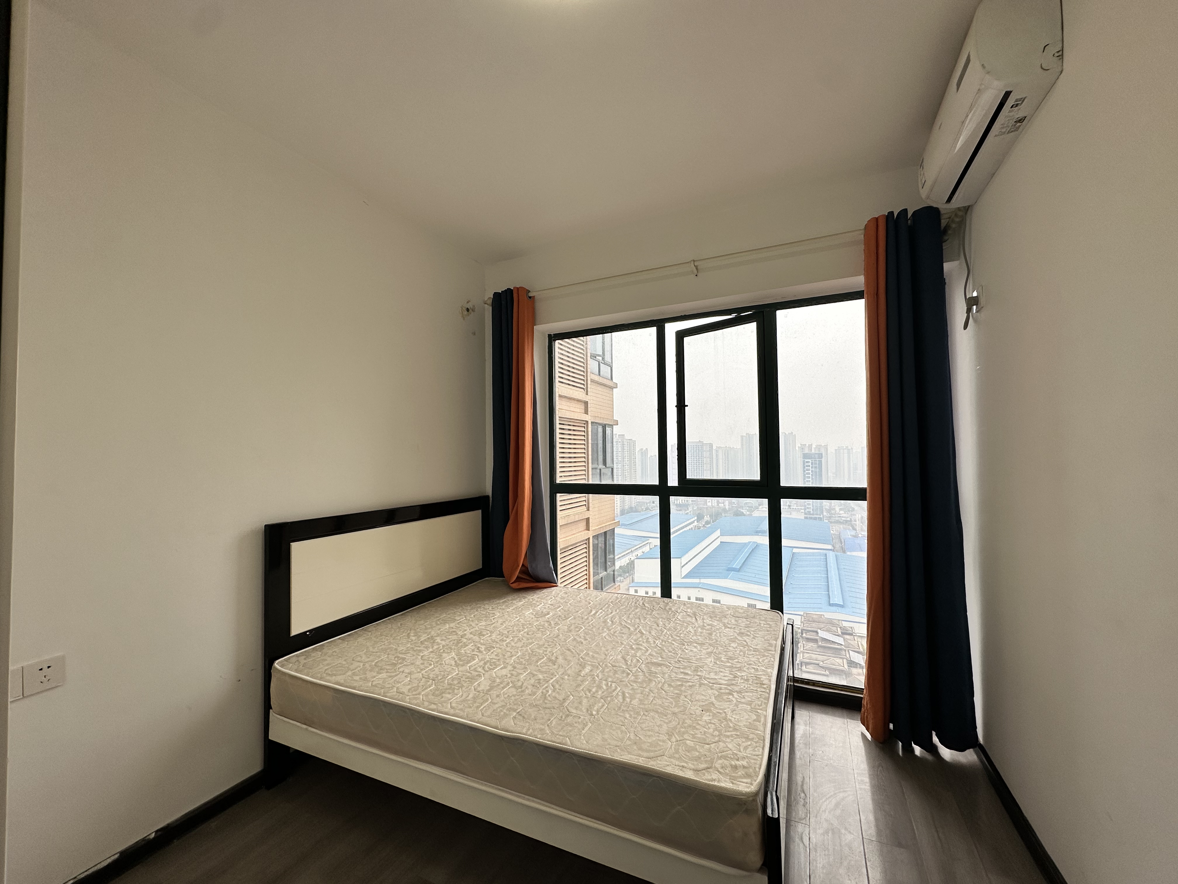 金湘苑(星澜之悦) 4室2厅2卫 2200.0元/月 金湘苑(星澜之悦) 4室2厅2卫 2200.0元/月室内图