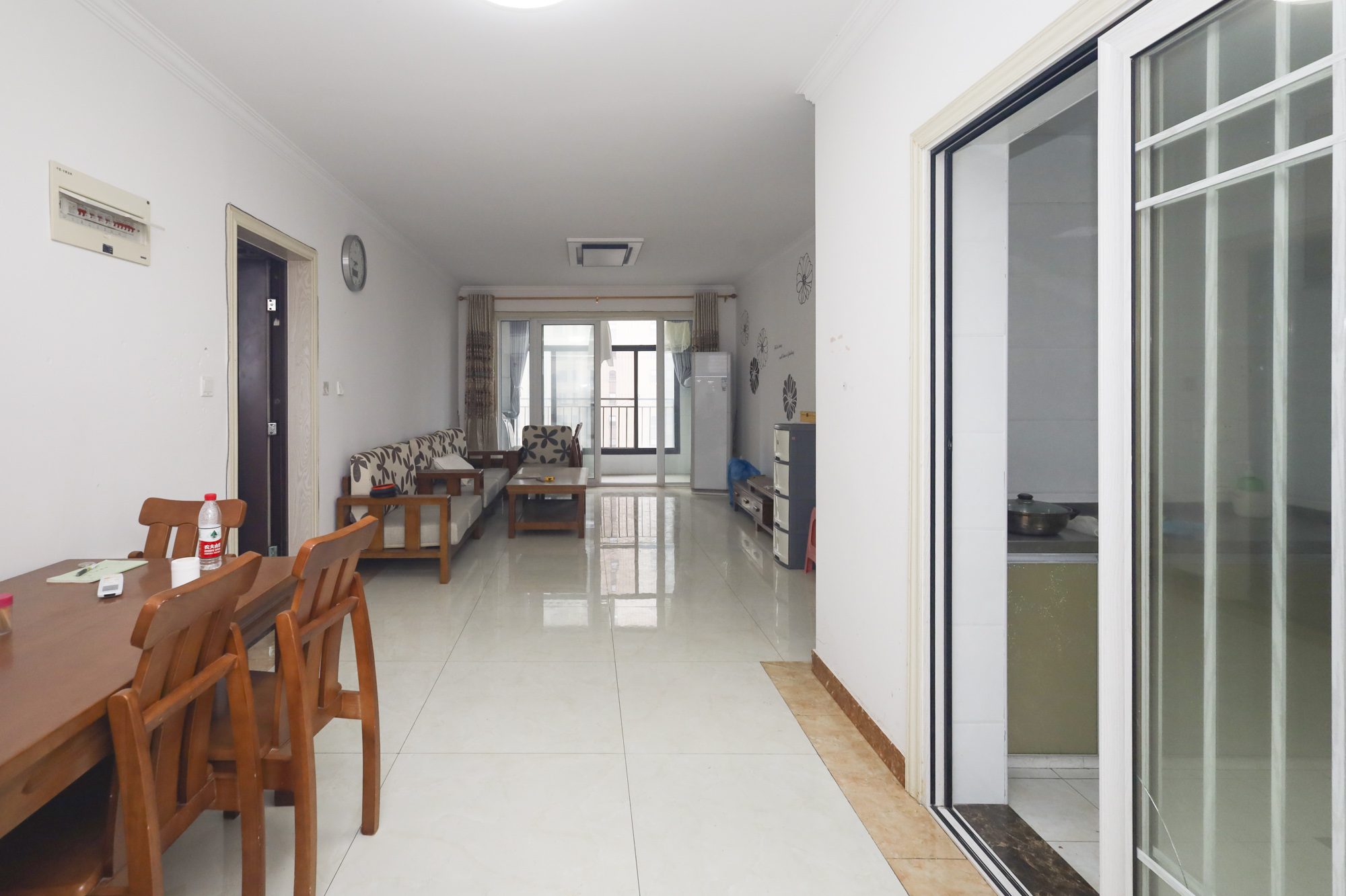 水映加州 3室2厅2卫 218.0万 水映加州 3室2厅2卫 218.0万客厅