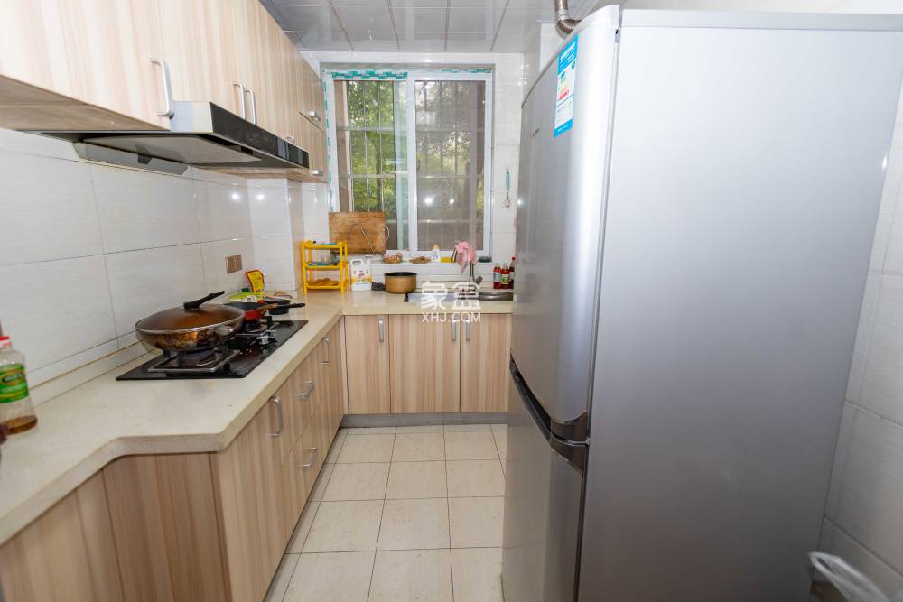 南湖雅苑 3室2厅2卫 1500.0元/月 南湖雅苑 3室2厅2卫 1500.0元/月室内图