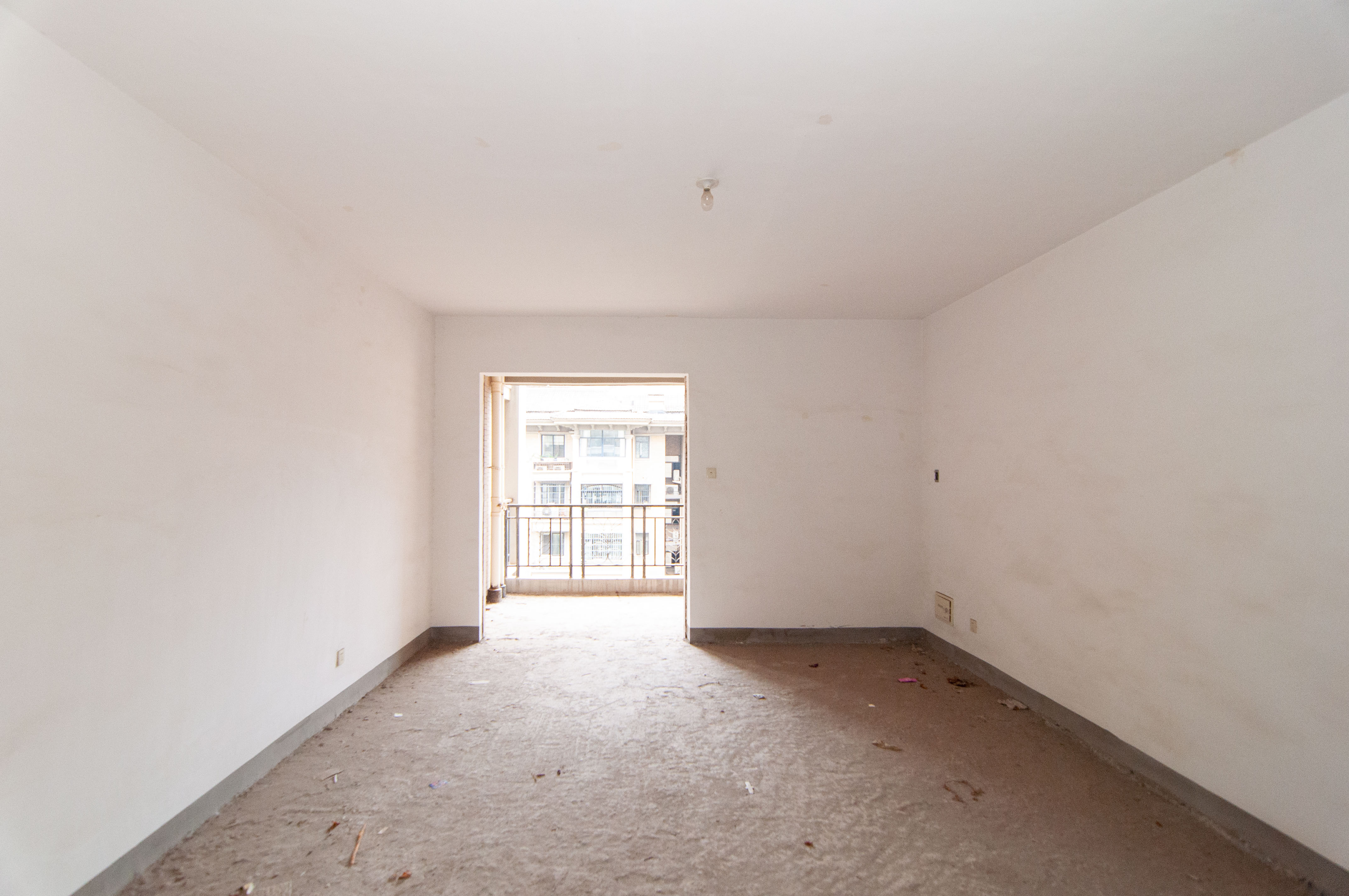 沁园春御院 3室2厅2卫 185.0万 沁园春御院 3室2厅2卫 185.0万客厅