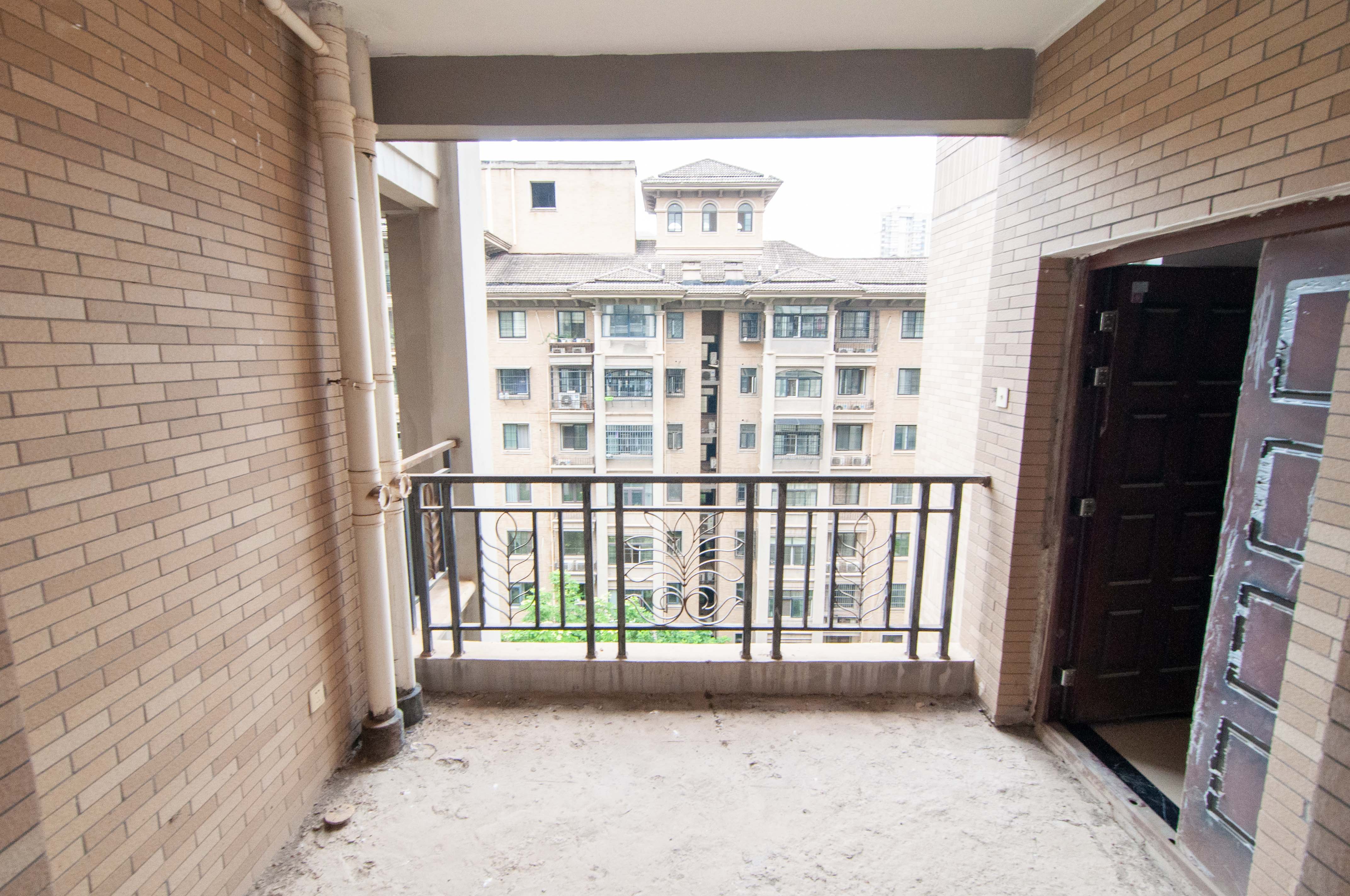 沁园春御院  3室2厅2卫    185.0万其他