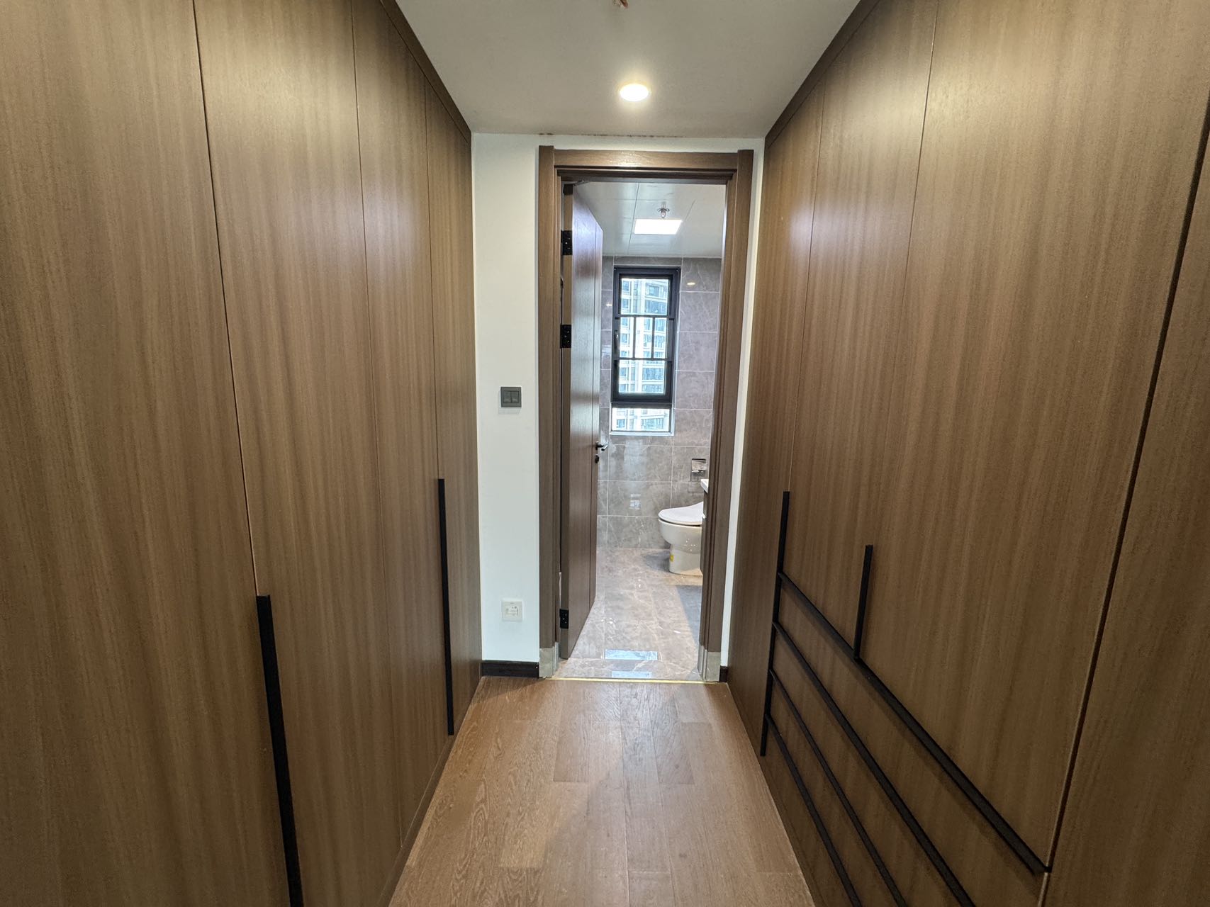 卓越中寰 4室2厅2卫 5000.0元/月 卓越中寰 4室2厅2卫 5000.0元/月室内图