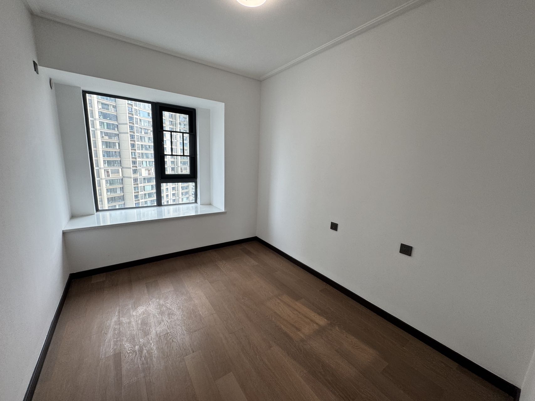 卓越中寰 4室2厅2卫 5000.0元/月 卓越中寰 4室2厅2卫 5000.0元/月室内图