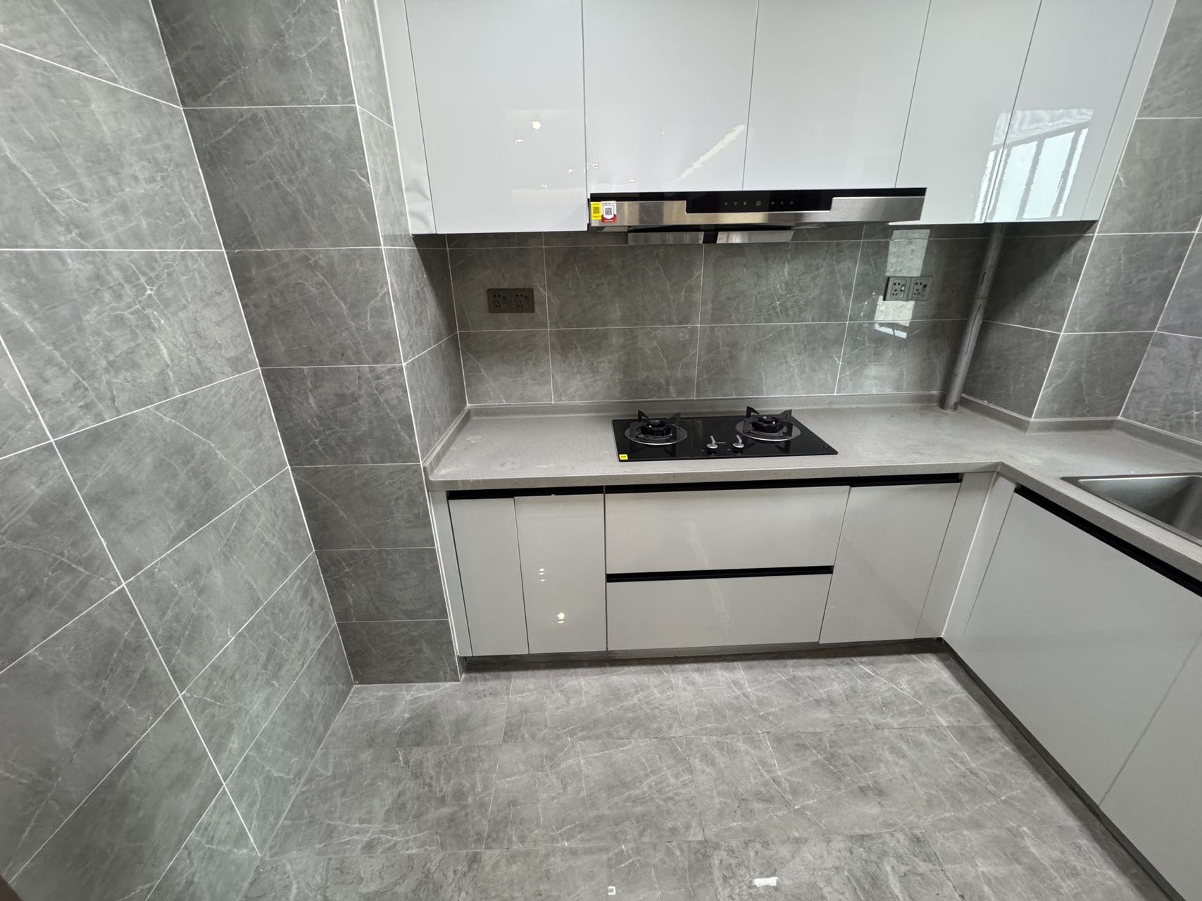 卓越中寰 4室2厅2卫 5000.0元/月 卓越中寰 4室2厅2卫 5000.0元/月室内图