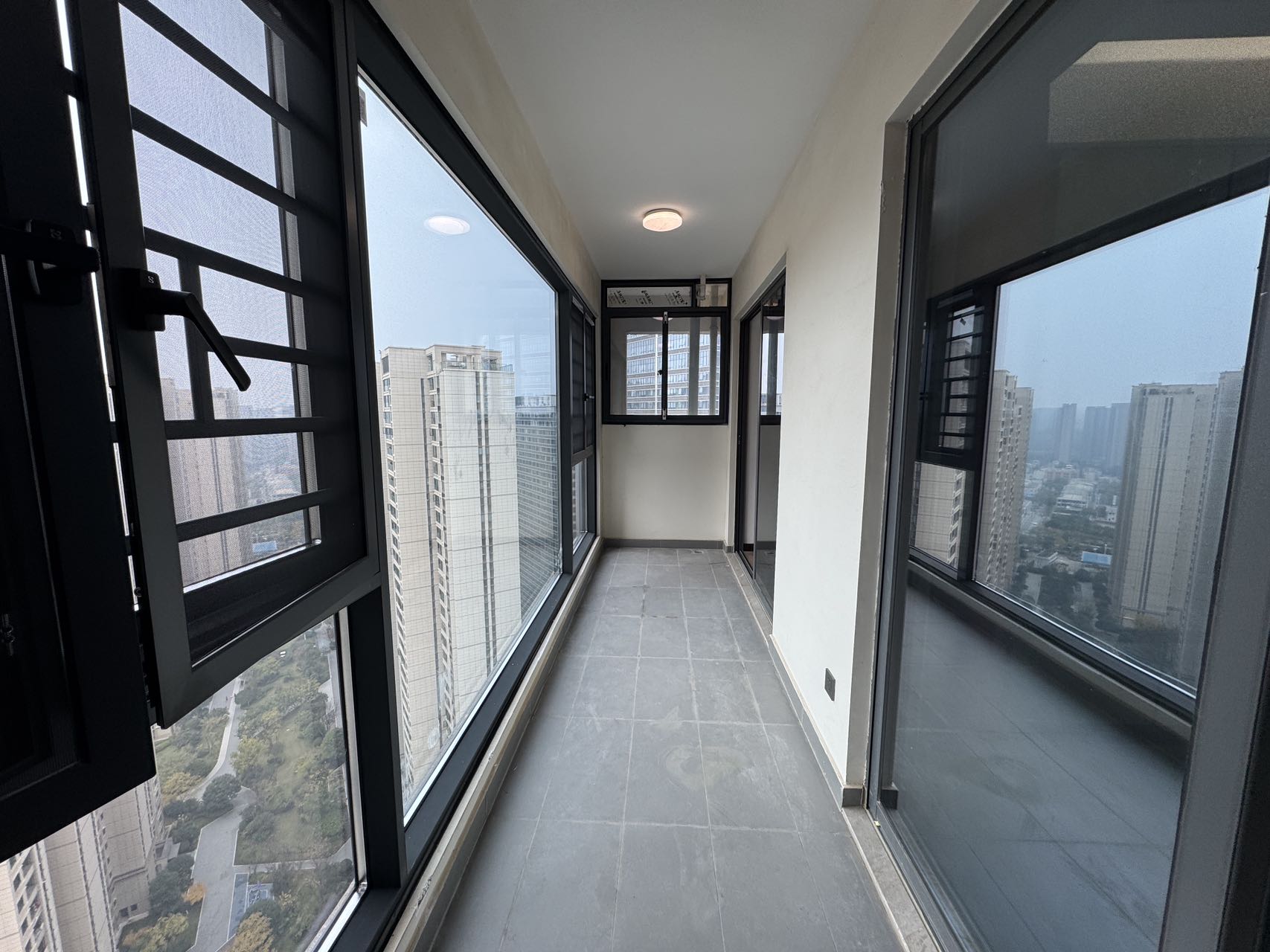 卓越中寰 4室2厅2卫 5000.0元/月 卓越中寰 4室2厅2卫 5000.0元/月室内图