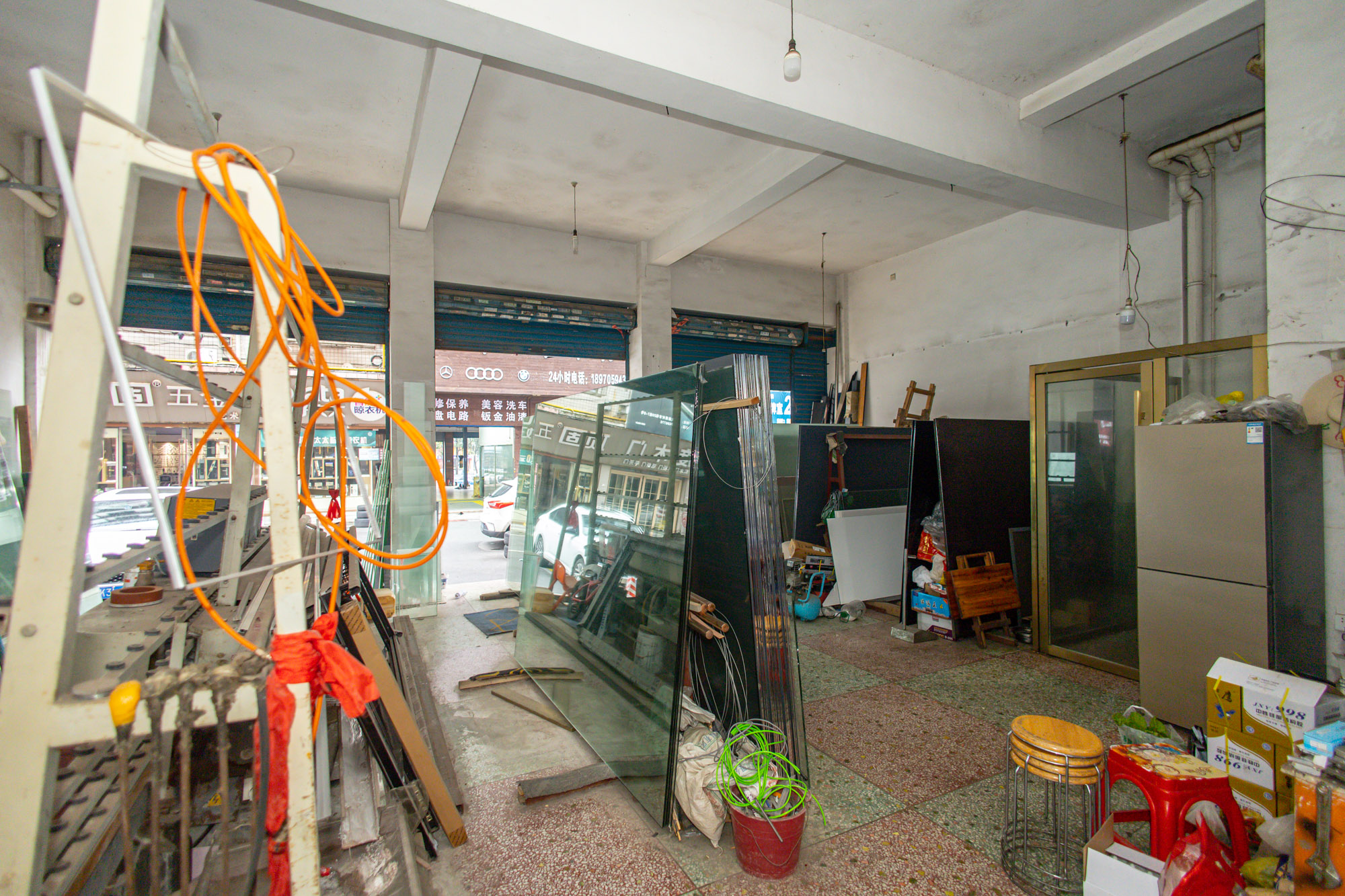 众鑫建材市场（长沙县星沙镇皮具市场）  10室4厅4卫   392.80万客厅