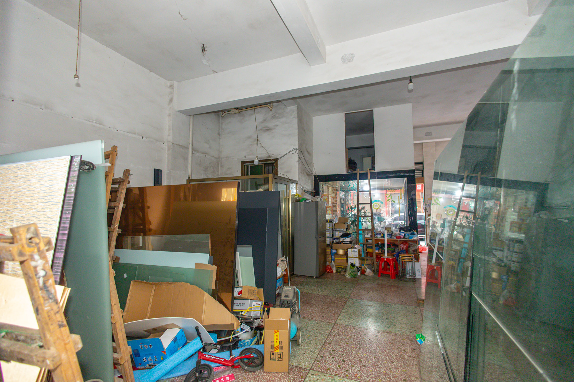 众鑫建材市场（长沙县星沙镇皮具市场）  10室4厅4卫   392.80万客厅