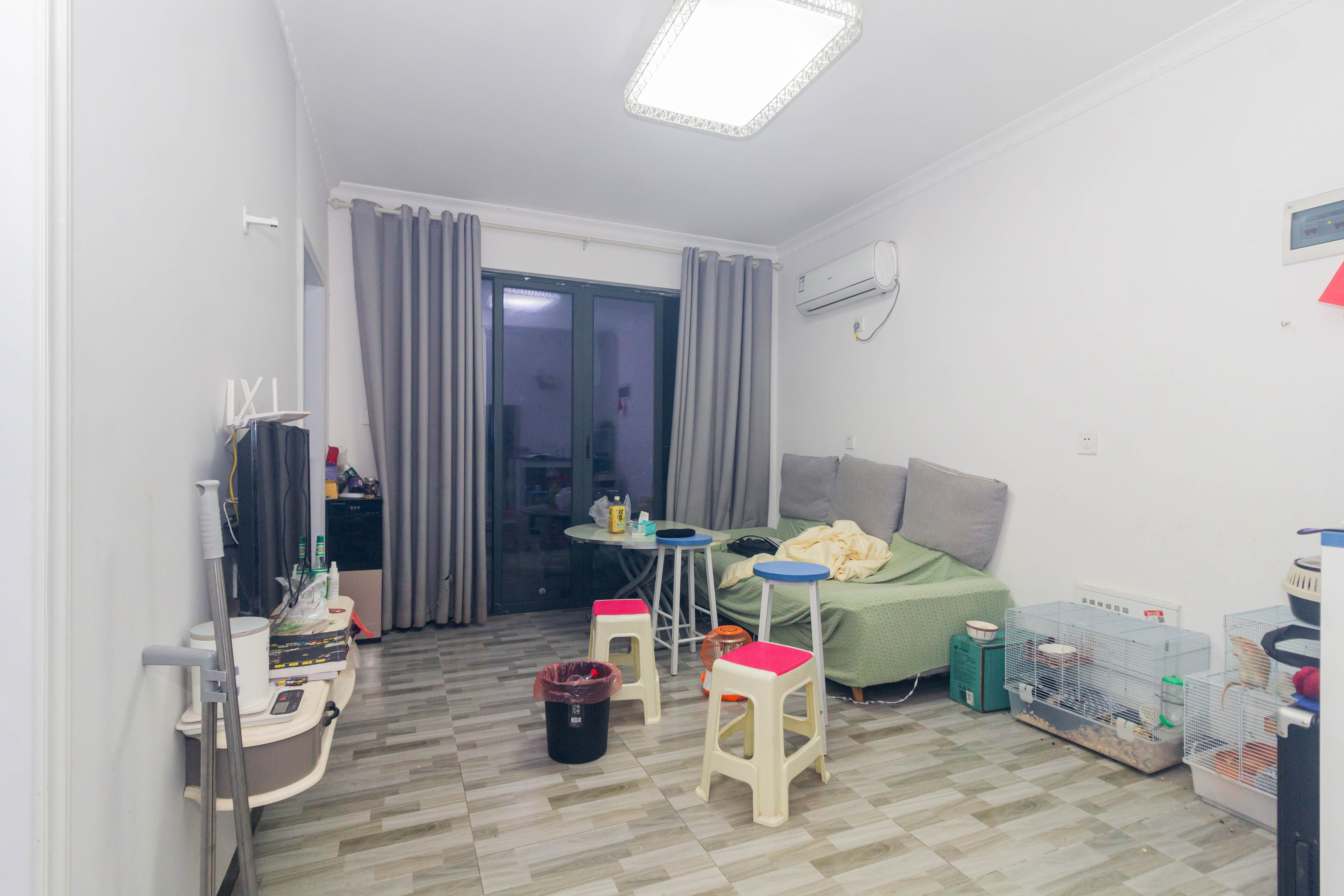 爵世名邸东湖（东湖壹号企业总部基地）  2室2厅1卫   62.00万客厅