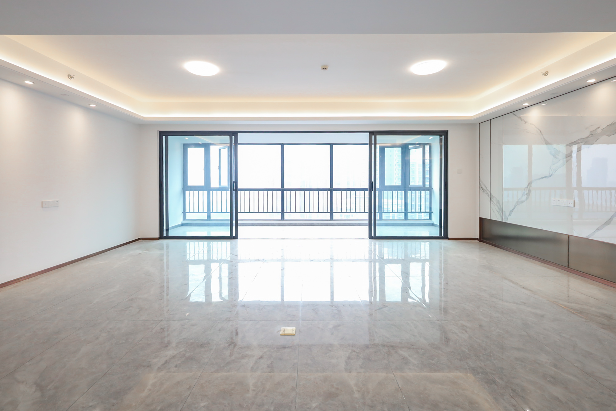 滨江府1913  4室2厅3卫    475.0万 滨江府1913  4室2厅3卫    475.0万客厅