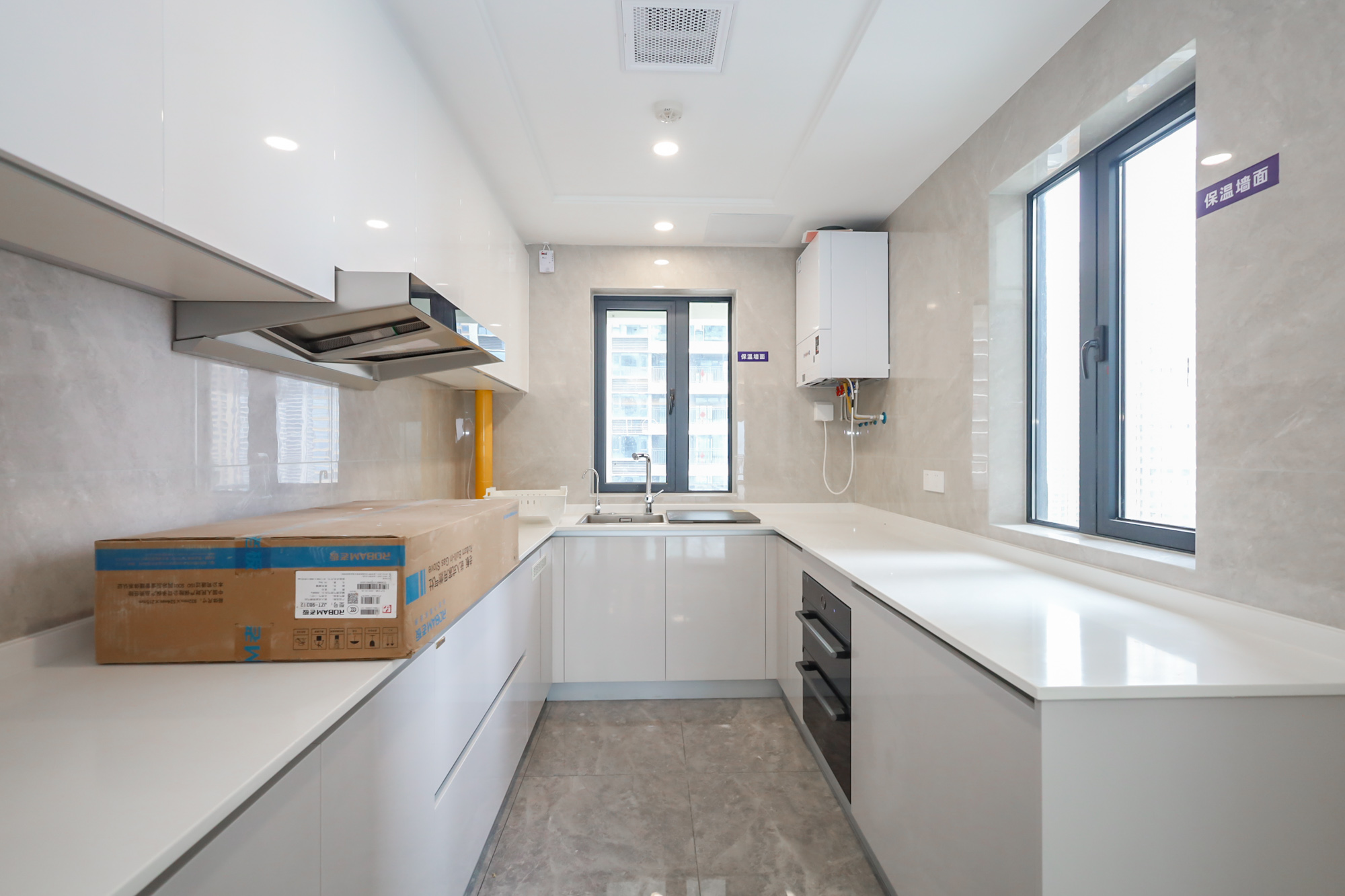 滨江府1913  4室2厅3卫    475.0万 滨江府1913  4室2厅3卫    475.0万厨房