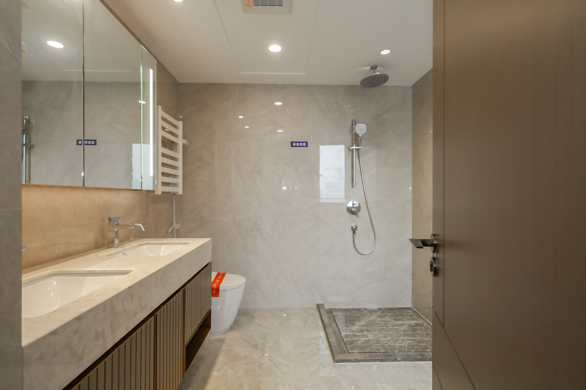 滨江府1913  4室2厅3卫    475.0万 滨江府1913  4室2厅3卫    475.0万卫生间