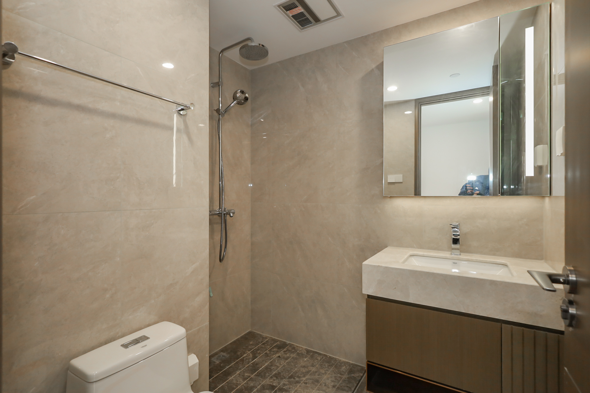 滨江府1913  4室2厅3卫    475.0万 滨江府1913  4室2厅3卫    475.0万卫生间