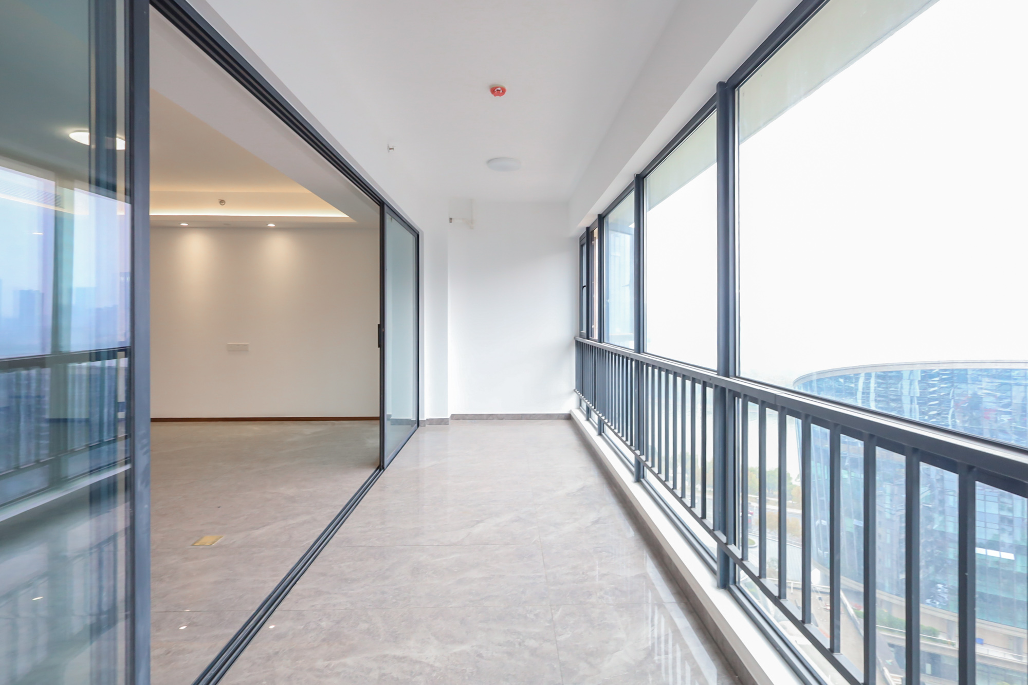 滨江府1913  4室2厅3卫    475.0万 滨江府1913  4室2厅3卫    475.0万阳台