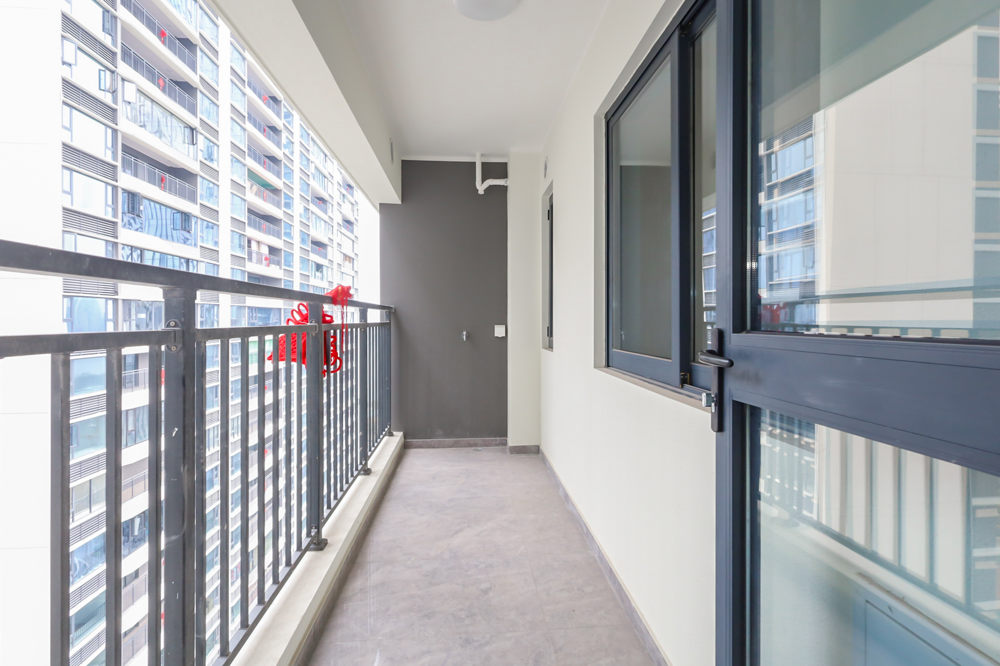 滨江府1913  4室2厅3卫    475.0万 滨江府1913  4室2厅3卫    475.0万阳台