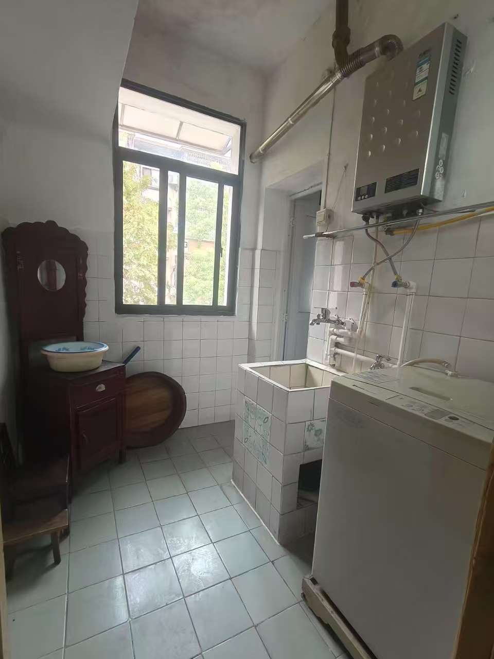 人民新村  3室1厅1卫    1800.0元/月 人民新村  3室1厅1卫    1800.0元/月室内图