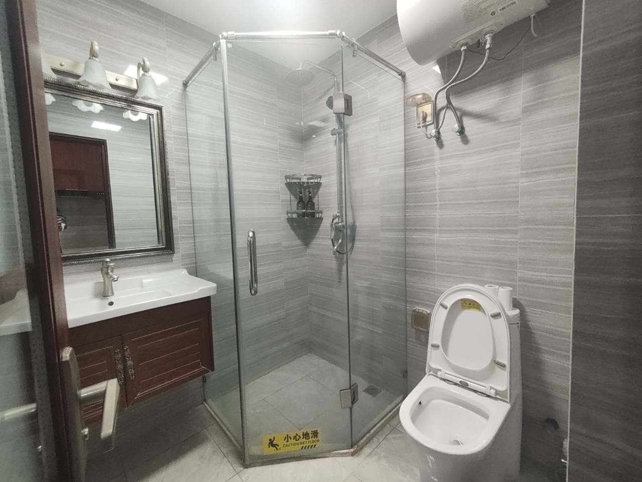 天利龙腾湾  1室1厅1卫    70.0万 天利龙腾湾  1室1厅1卫    70.0万室内图