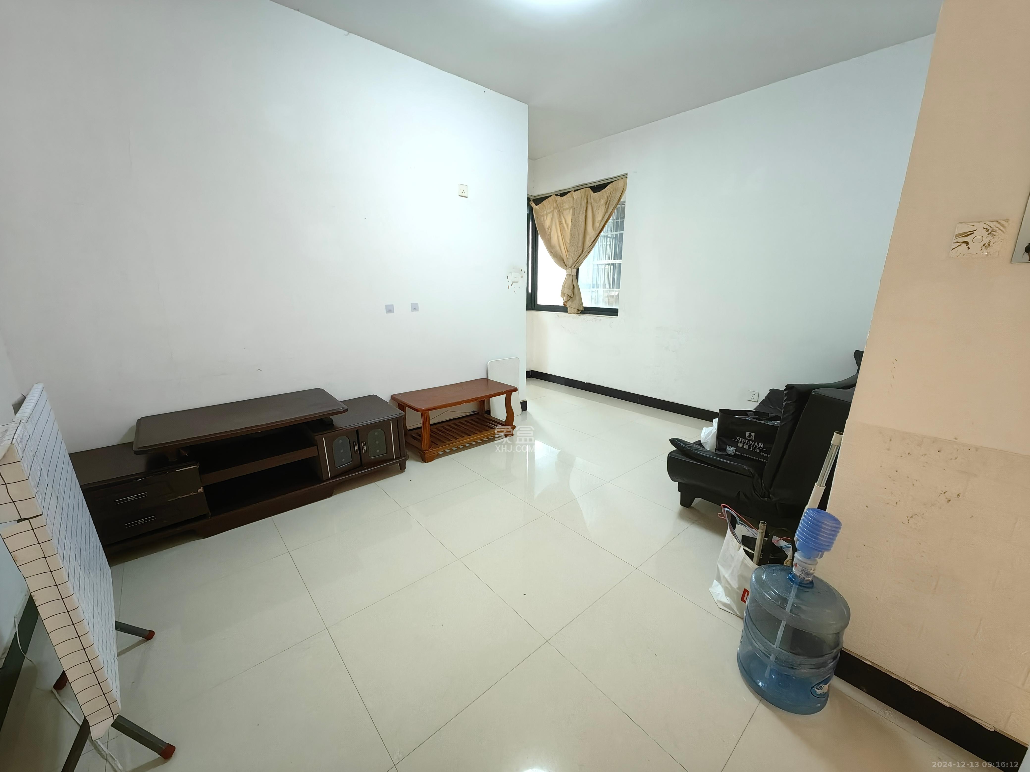 金领家族  1室1厅1卫    1100.0元/月 金领家族  1室1厅1卫    1100.0元/月