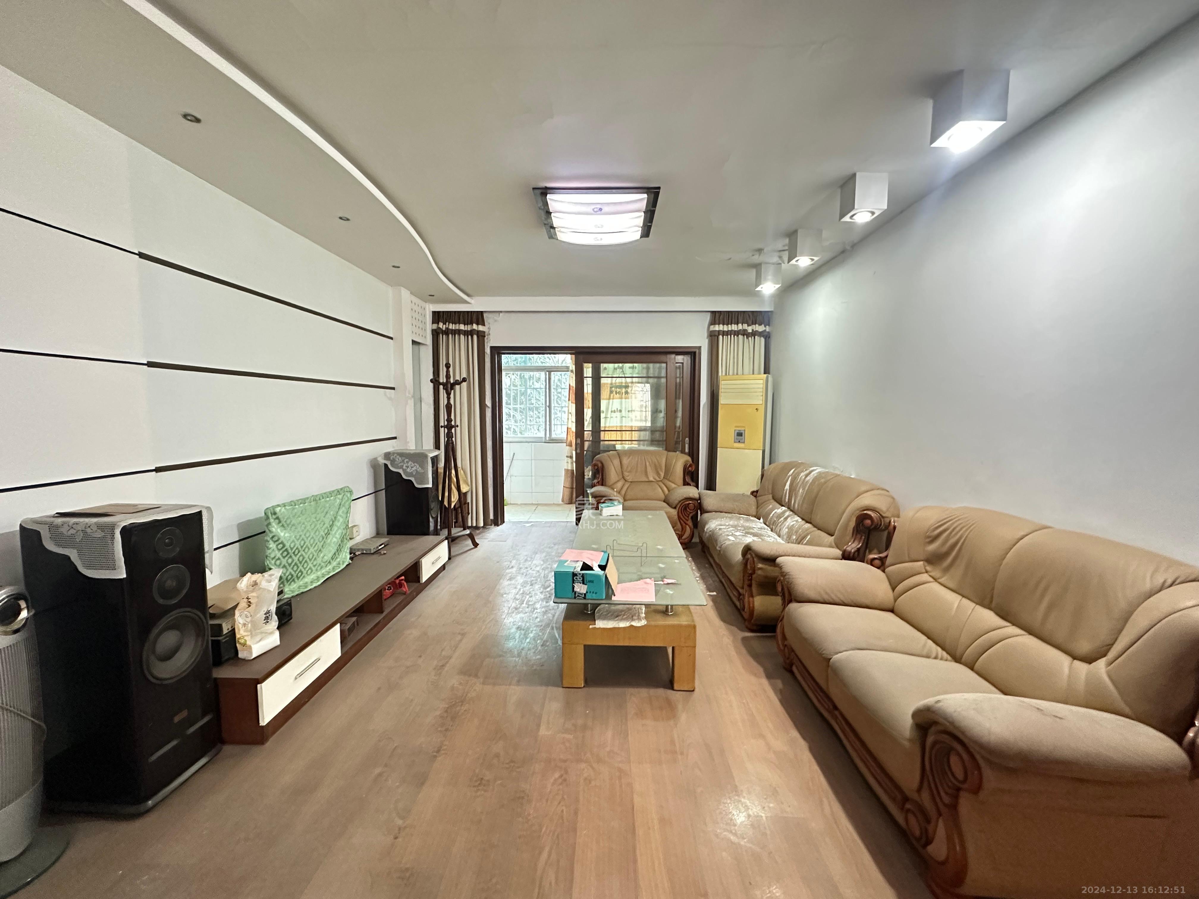 湖南石油化学工业局小区（侯家塘化工厅）  3室2厅2卫    2400.0元/月室内图