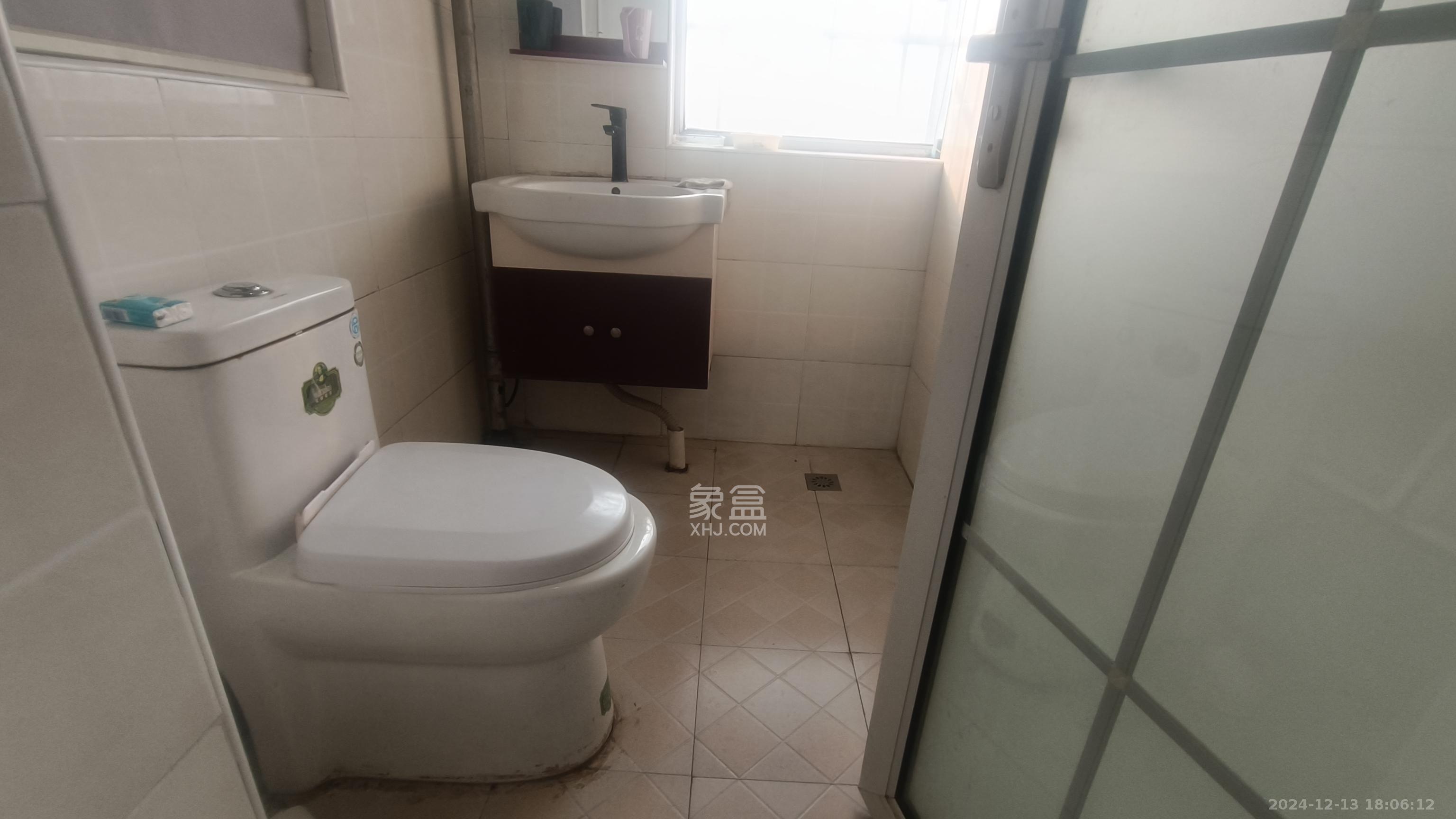 观湖公寓  1室1厅1卫   1500.00元/月室内图