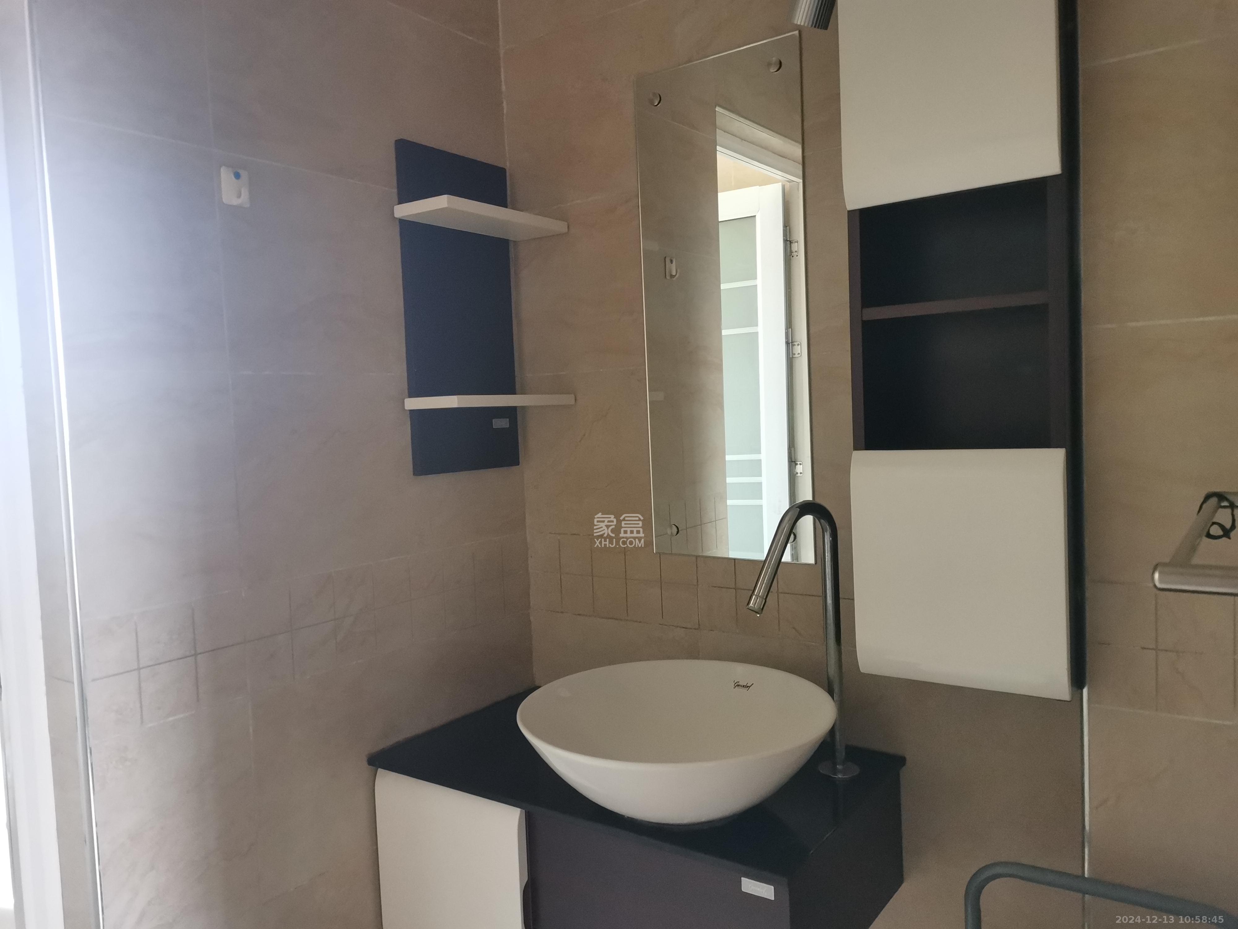 岳麓现代城 3室2厅2卫 4200.0元/月 岳麓现代城 3室2厅2卫 4200.0元/月室内图