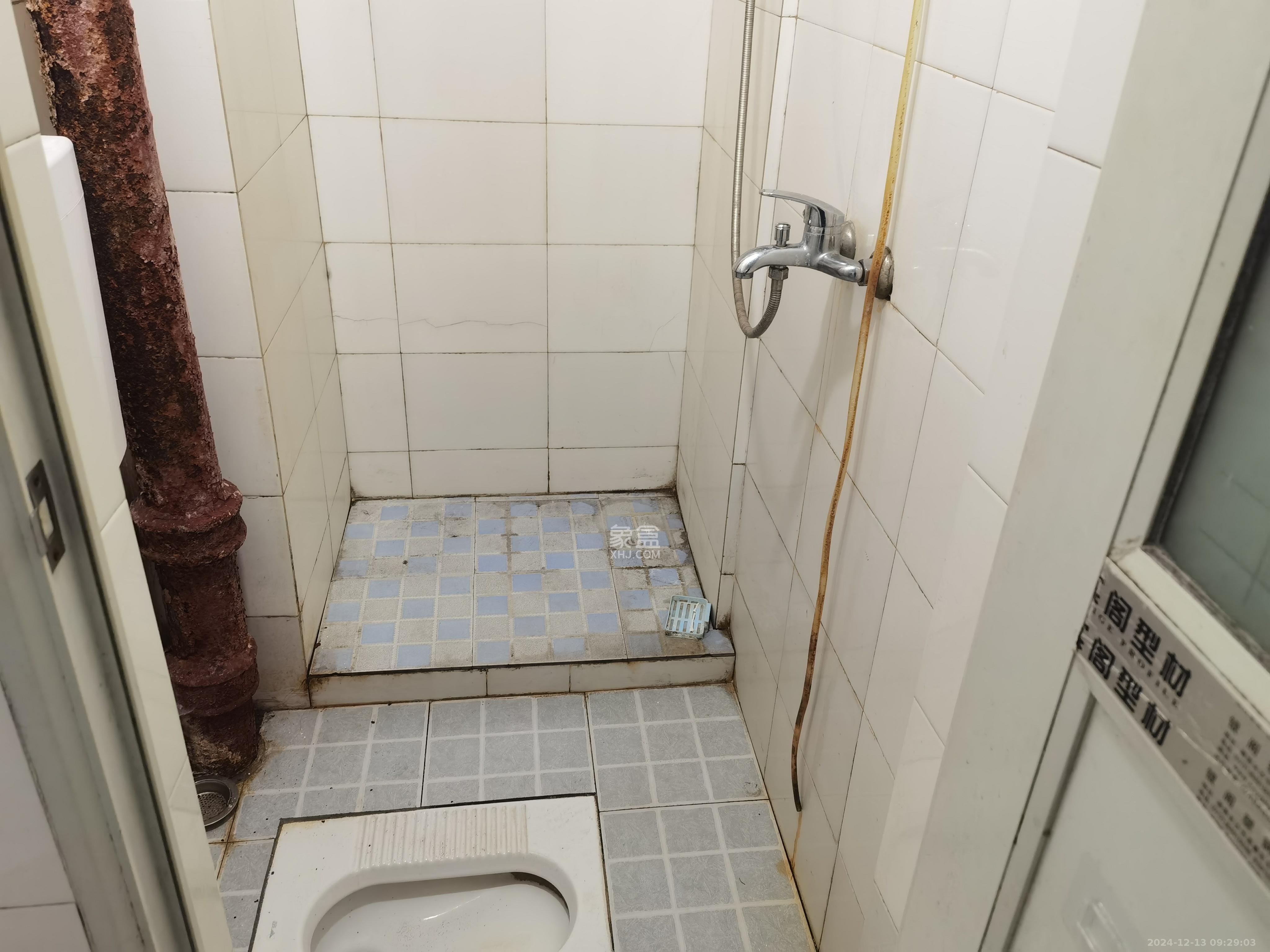 三湘小区  1室1厅1卫   1300.00元/月室内图