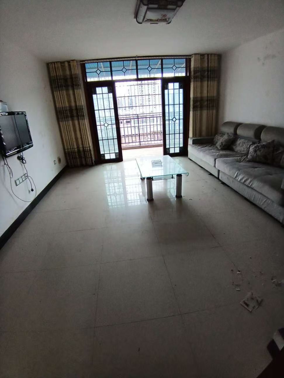 皇城御园 1室1厅1卫 27.8万 皇城御园 1室1厅1卫 27.8万客厅