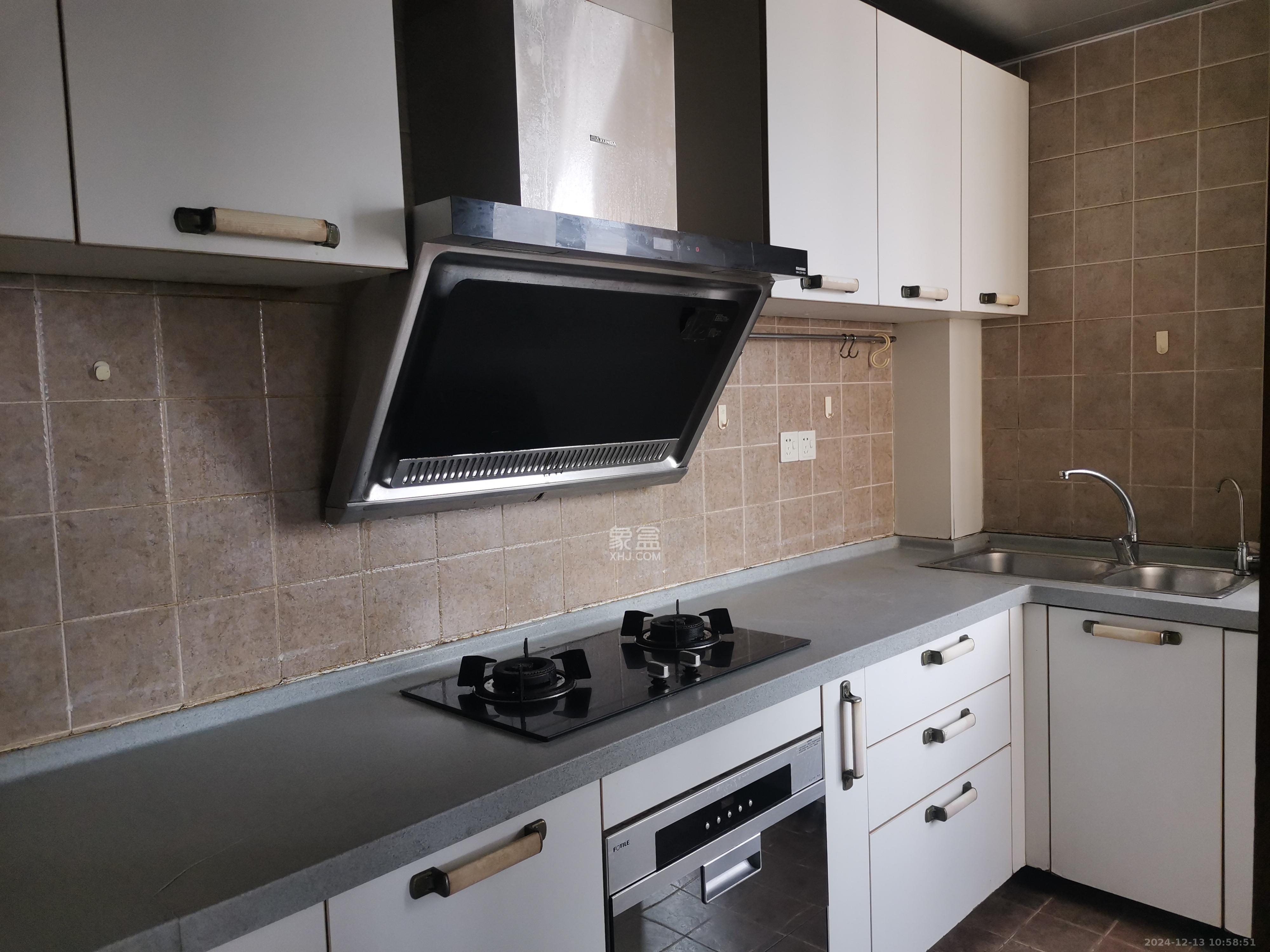 岳麓现代城 3室2厅2卫 4200.0元/月 岳麓现代城 3室2厅2卫 4200.0元/月室内图