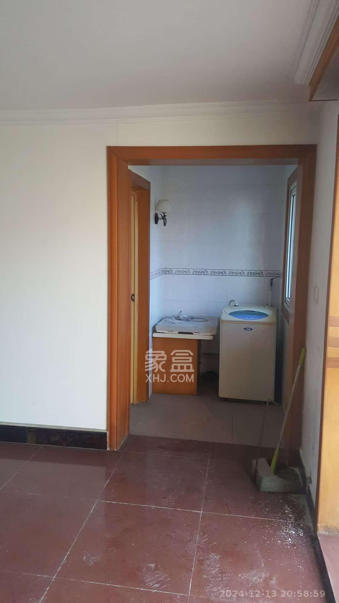 涂家冲社区(涂新小区、农商银行宿舍) 3室3厅2卫 2600.0元/月 涂家冲社区(涂新小区、农商银行宿舍) 3室3厅2卫 2600.0元/月室内图