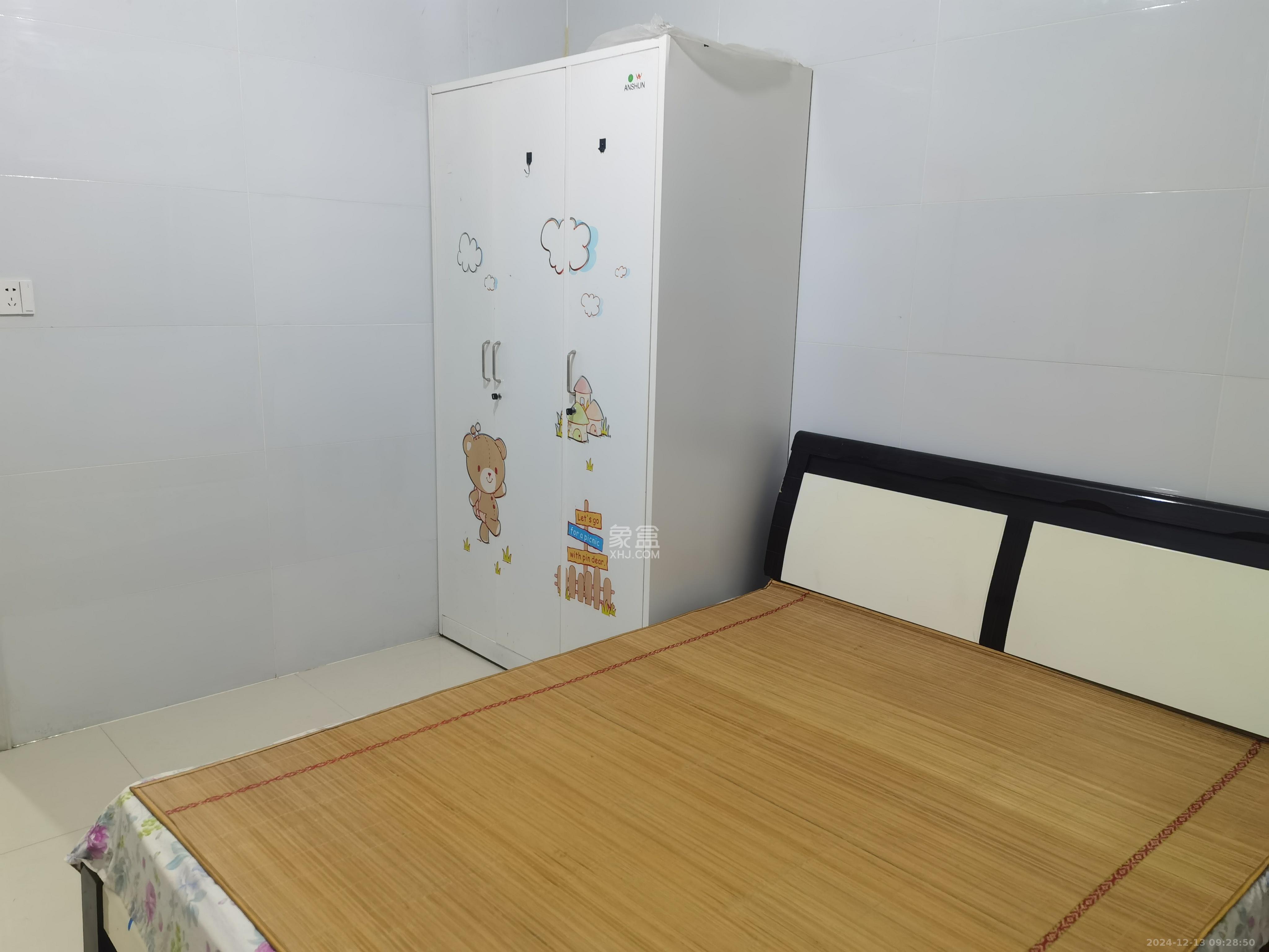 三湘小区  1室1厅1卫   1300.00元/月室内图
