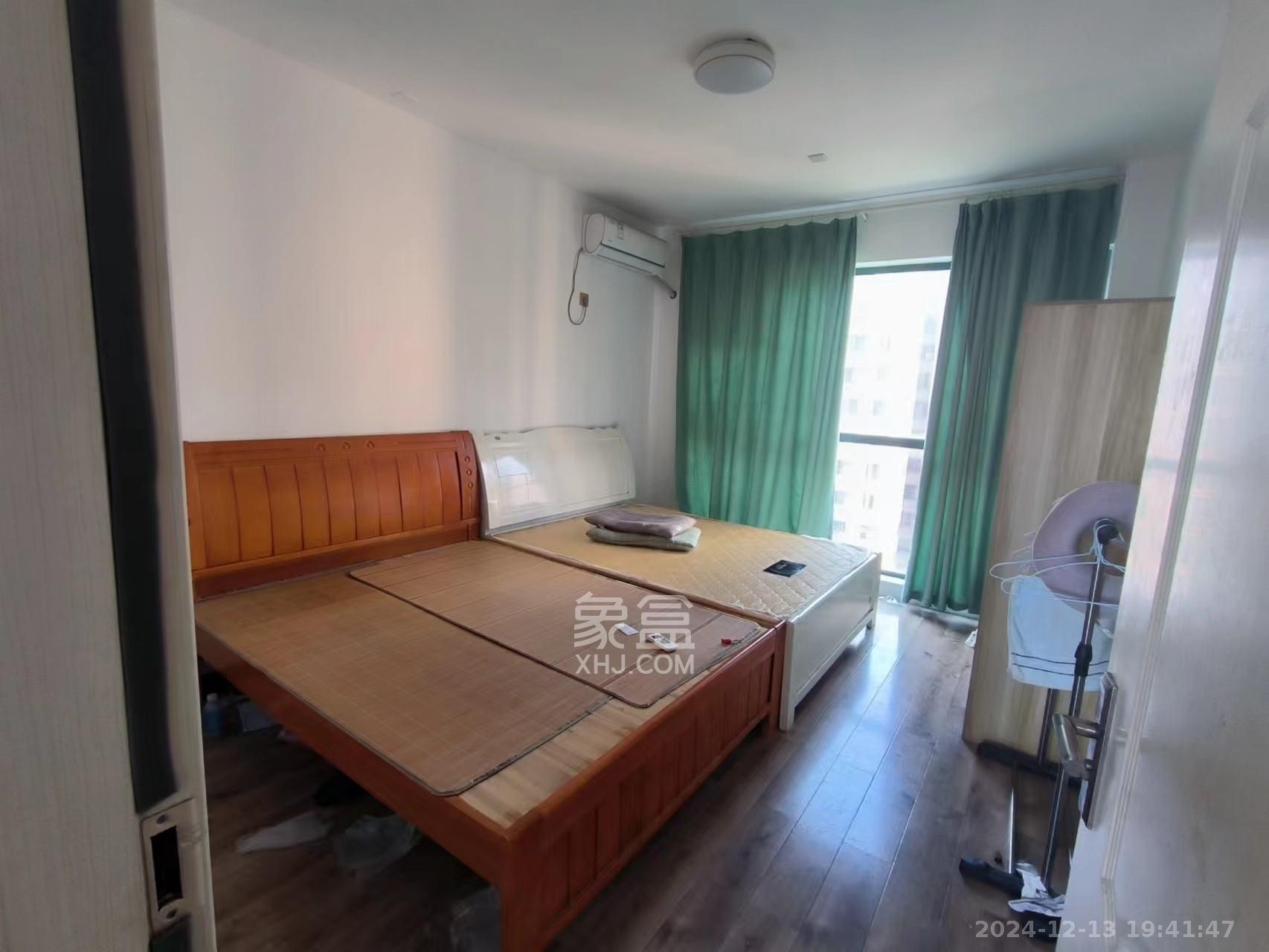 丽发新城 3室2厅1卫 2400.0元/月 丽发新城 3室2厅1卫 2400.0元/月室内图