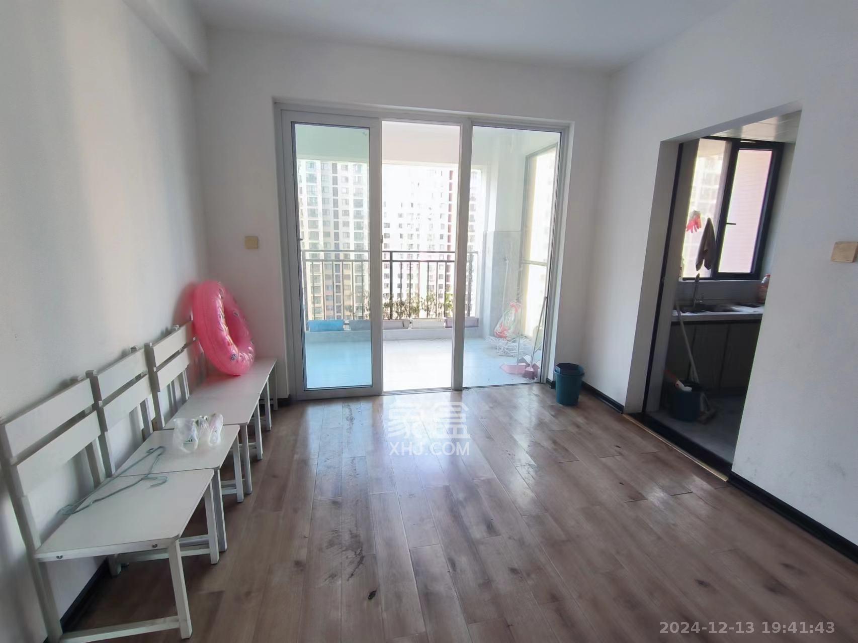 丽发新城 3室2厅1卫 2400.0元/月 丽发新城 3室2厅1卫 2400.0元/月室内图