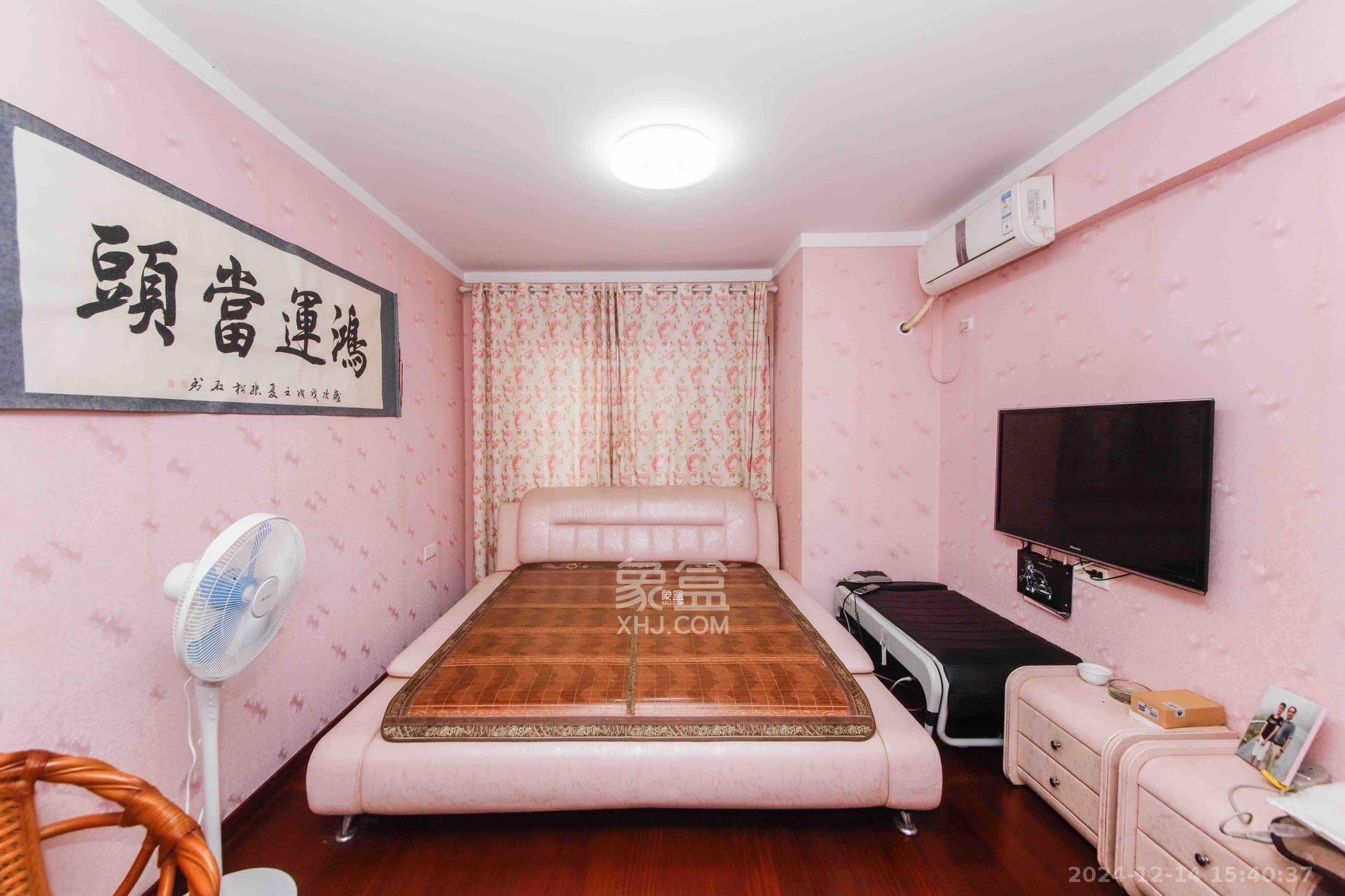 达美D6区  4室2厅2卫   3500.00元/月室内图
