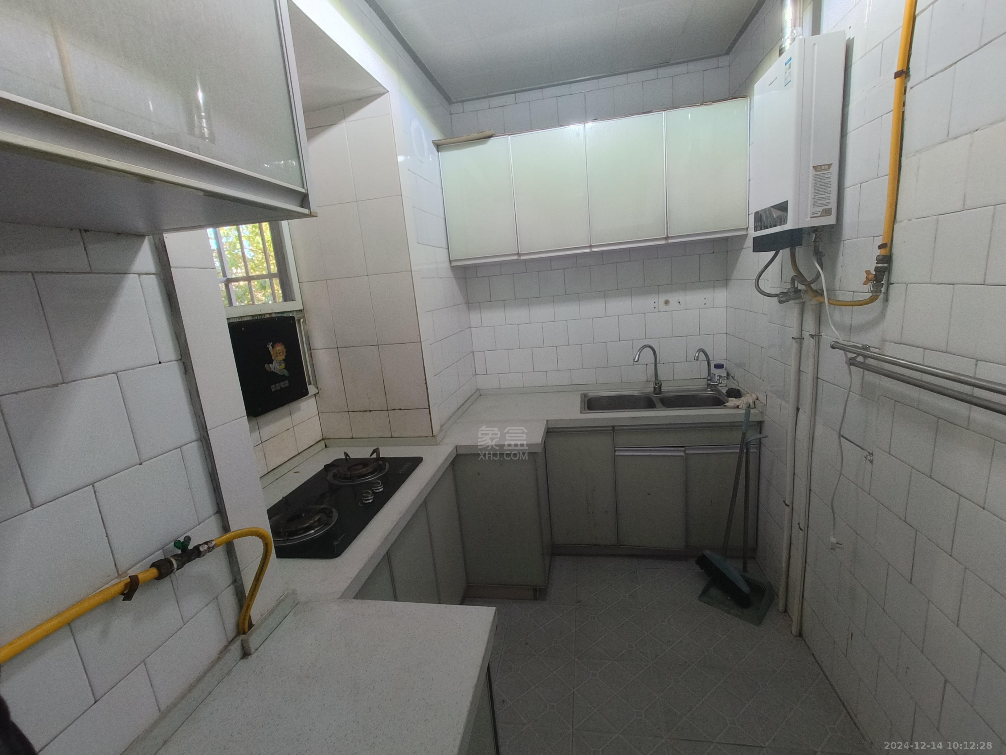 钻石花园 3室2厅1卫 1400.0元/月 钻石花园 3室2厅1卫 1400.0元/月室内图