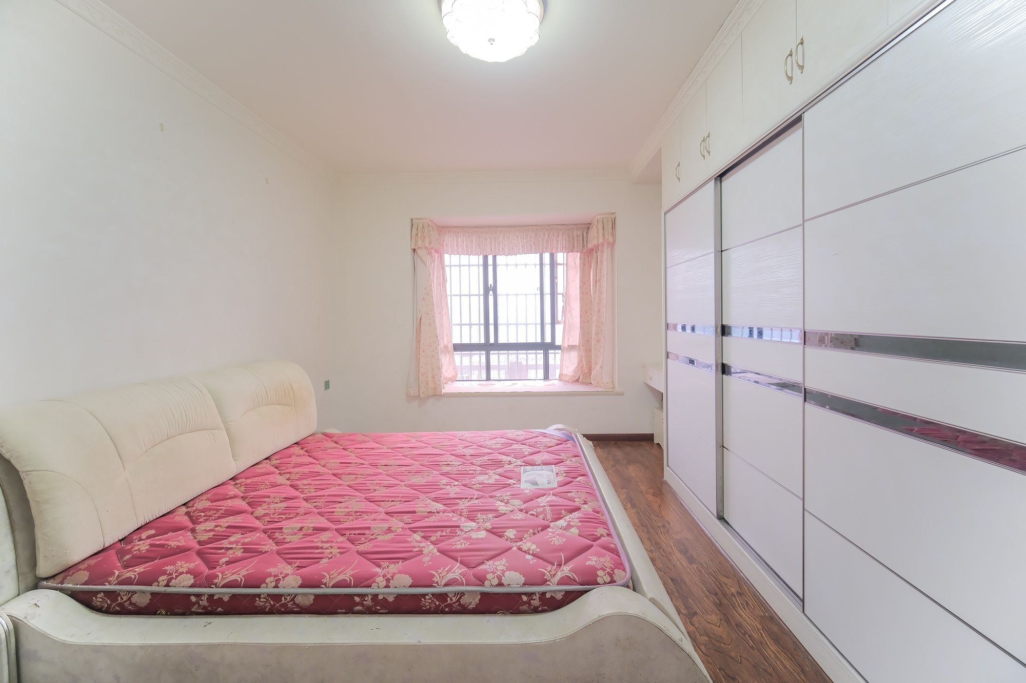 圆梦完美生活 4室2厅2卫 82.0万 圆梦完美生活 4室2厅2卫 82.0万卧室