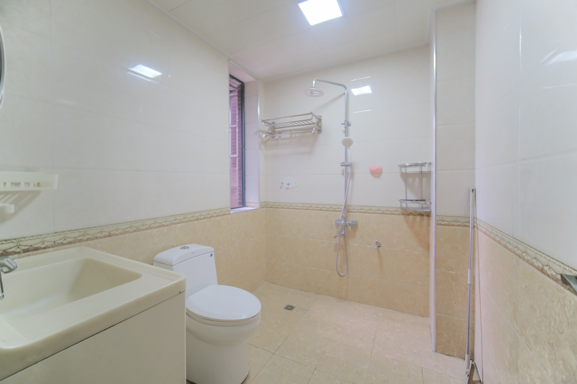 圆梦完美生活 4室2厅2卫 82.0万 圆梦完美生活 4室2厅2卫 82.0万卫生间