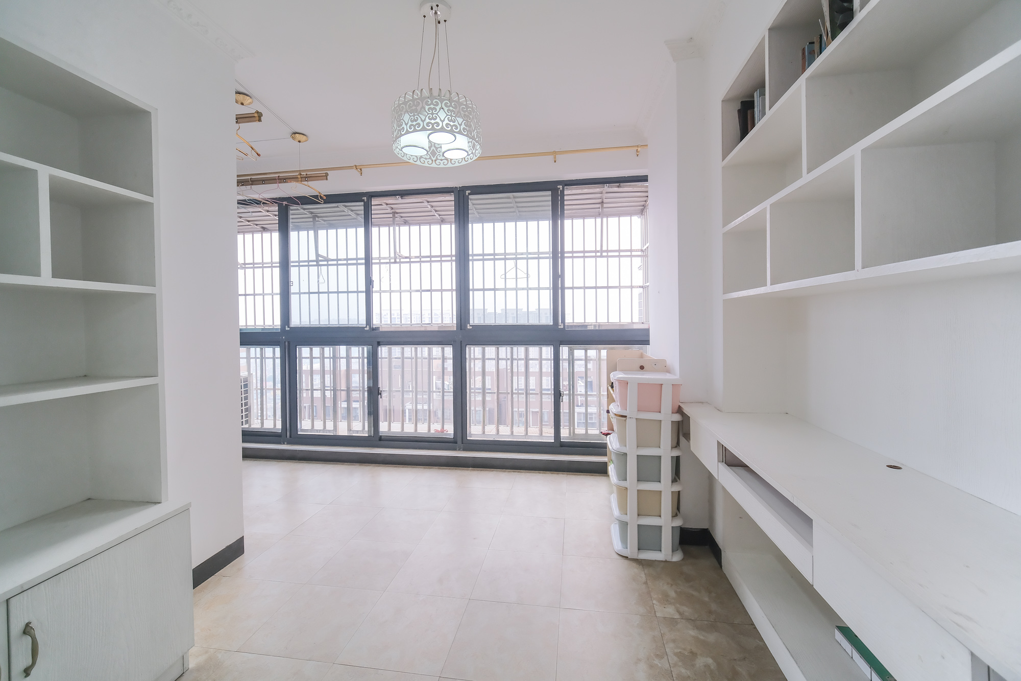 圆梦完美生活 4室2厅2卫 82.0万 圆梦完美生活 4室2厅2卫 82.0万阳台