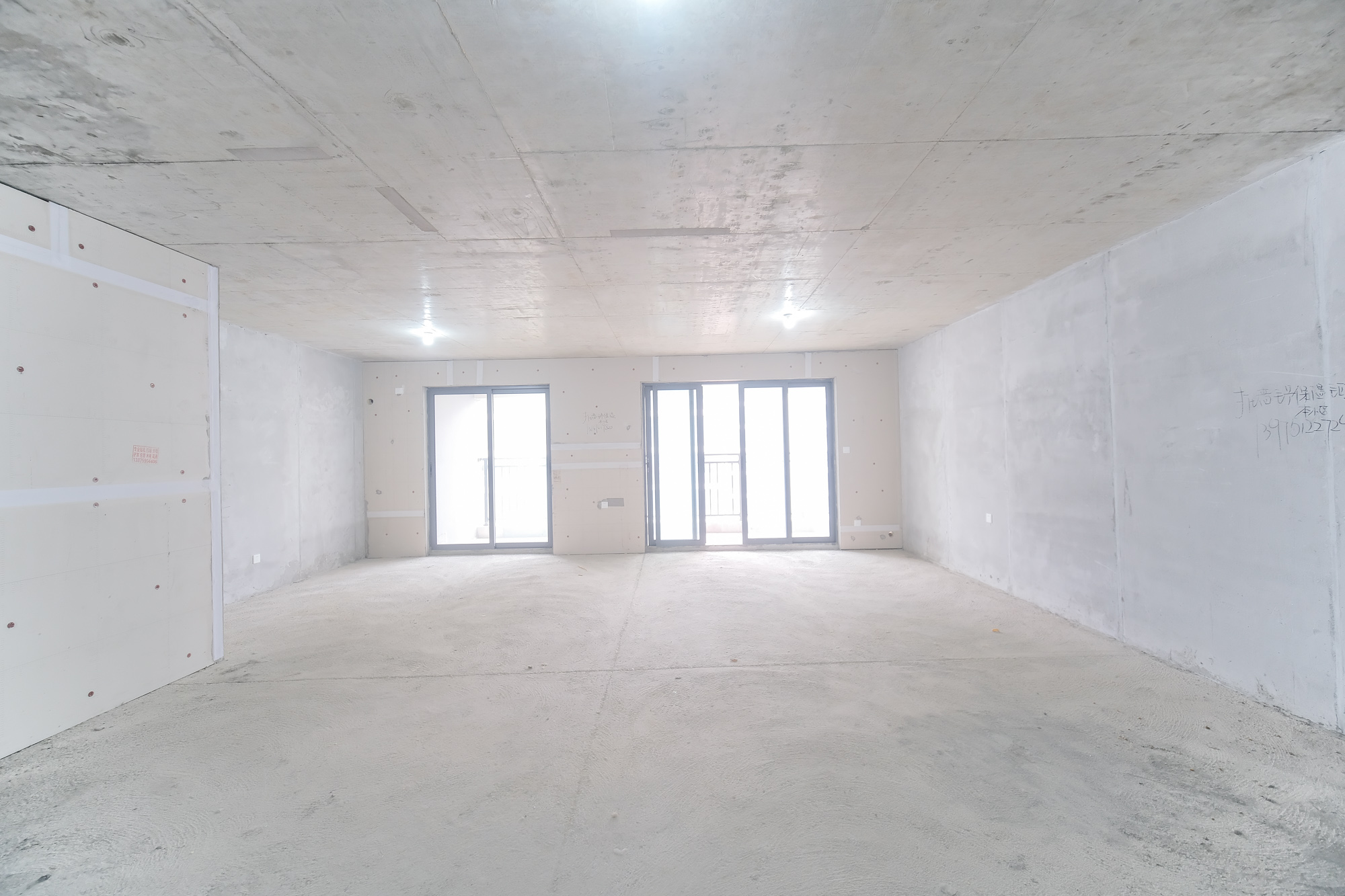 保利金香槟 4室2厅1卫 121.8万 保利金香槟 4室2厅1卫 121.8万客厅