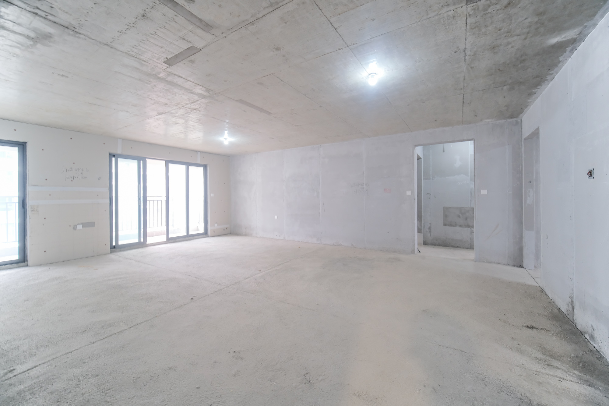 保利金香槟 4室2厅1卫 121.8万 保利金香槟 4室2厅1卫 121.8万客厅