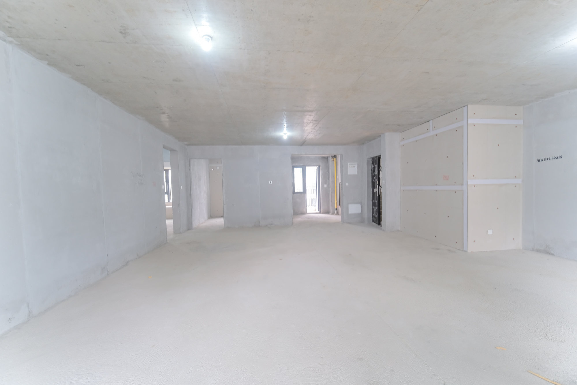 保利金香槟 4室2厅1卫 121.8万 保利金香槟 4室2厅1卫 121.8万客厅